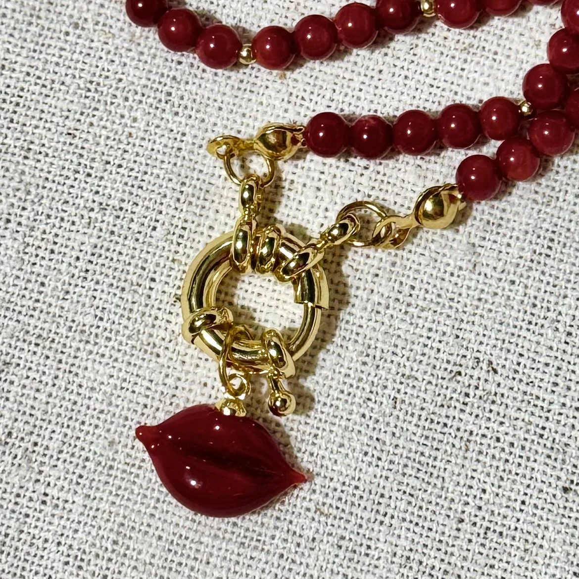 Doğal Mercan Dudak Charm Tasarım Kolye