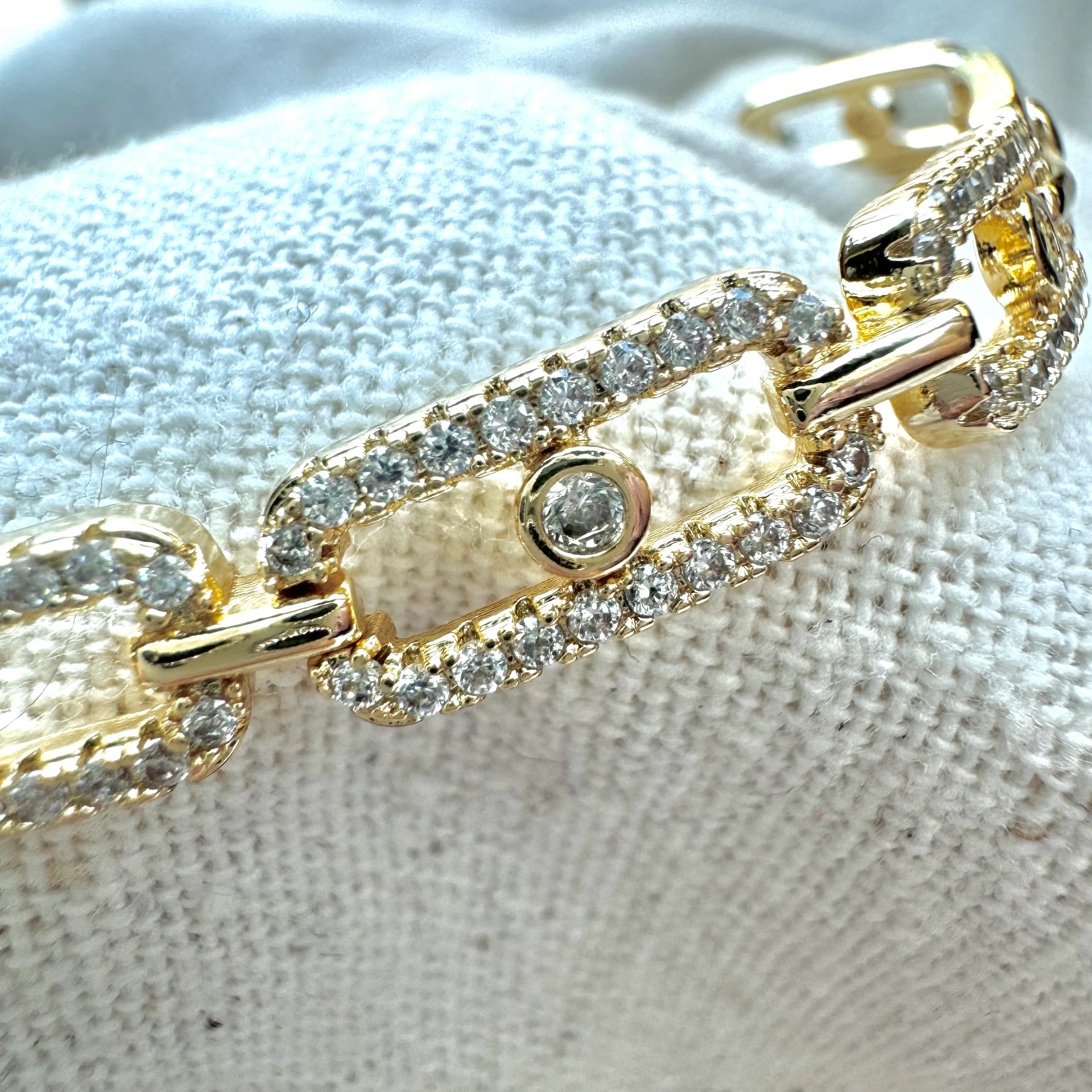 Ara Taşlı Zirkon Bileklik