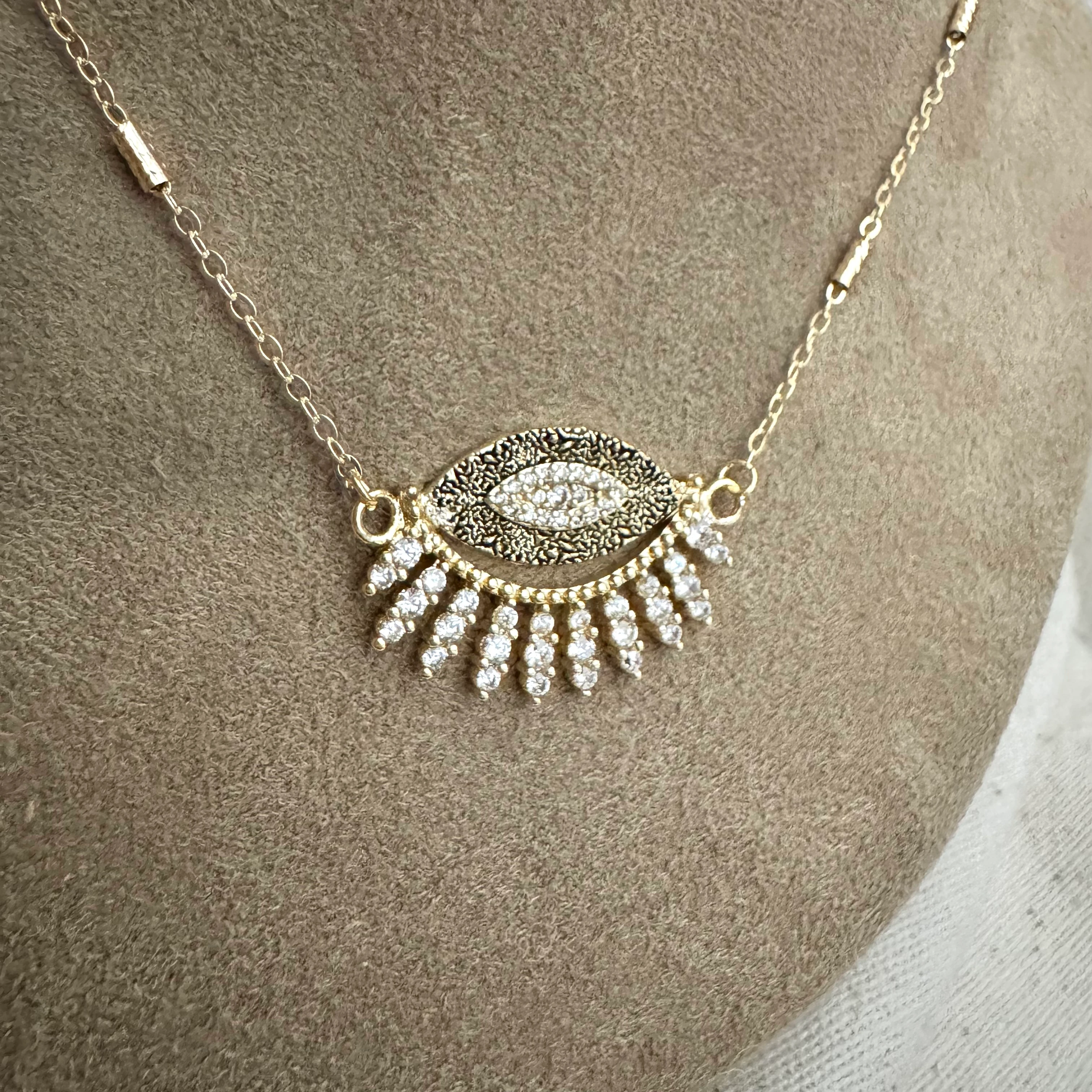 Zirkon Taşlı Minimal Göz Kolye