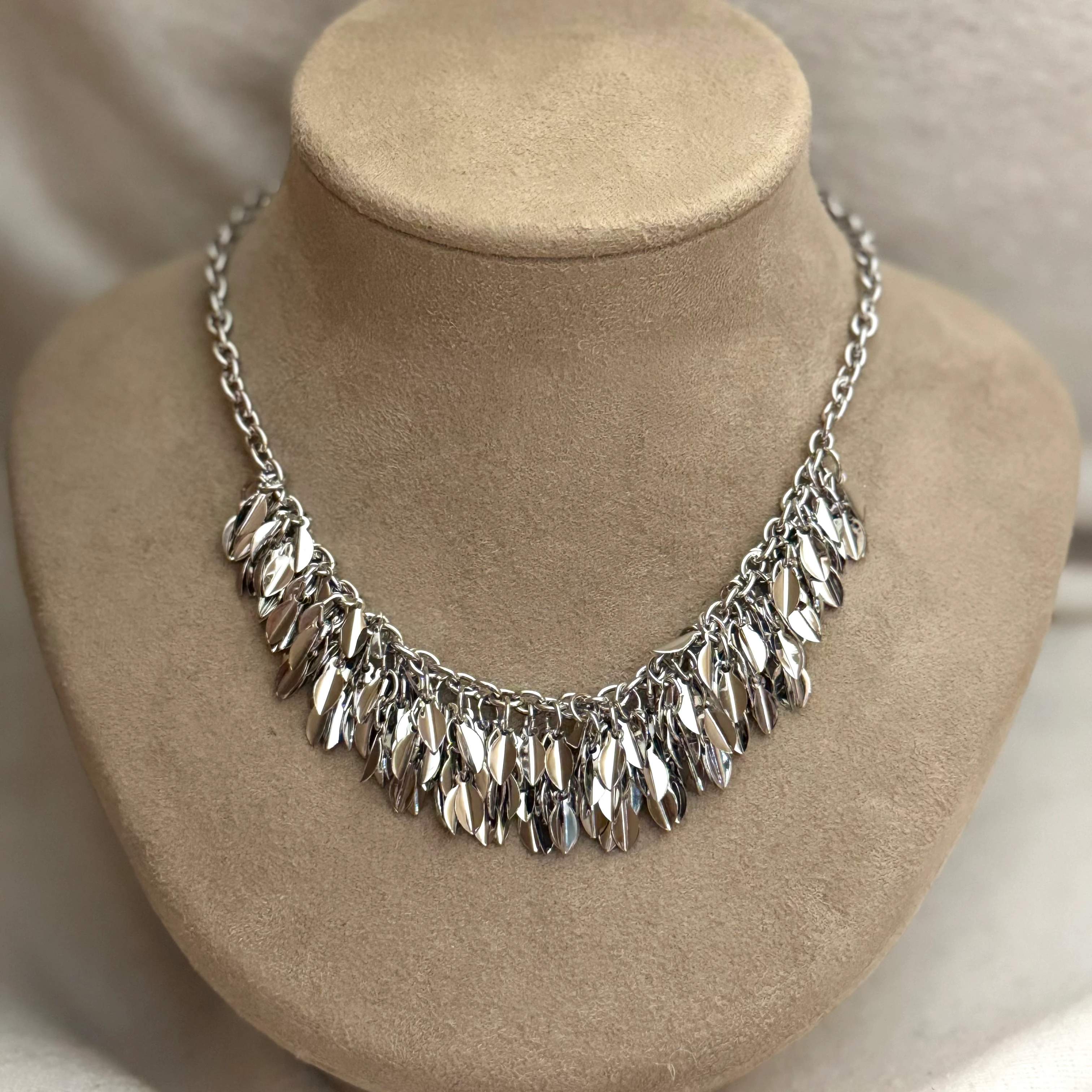 Yarım Sallantılı Tasarım Kolye