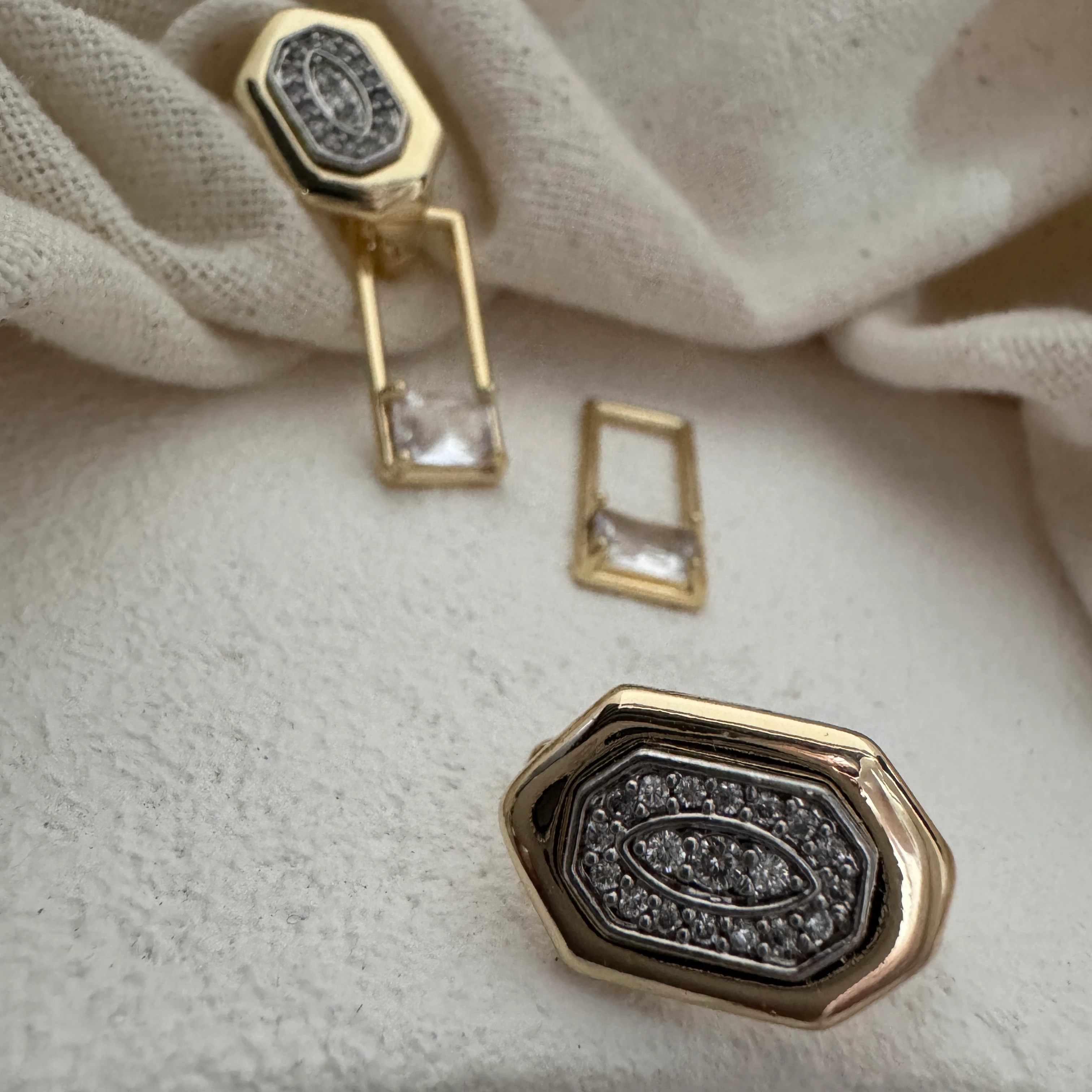 VIP Seri Melis Göral Sallantı Küpe