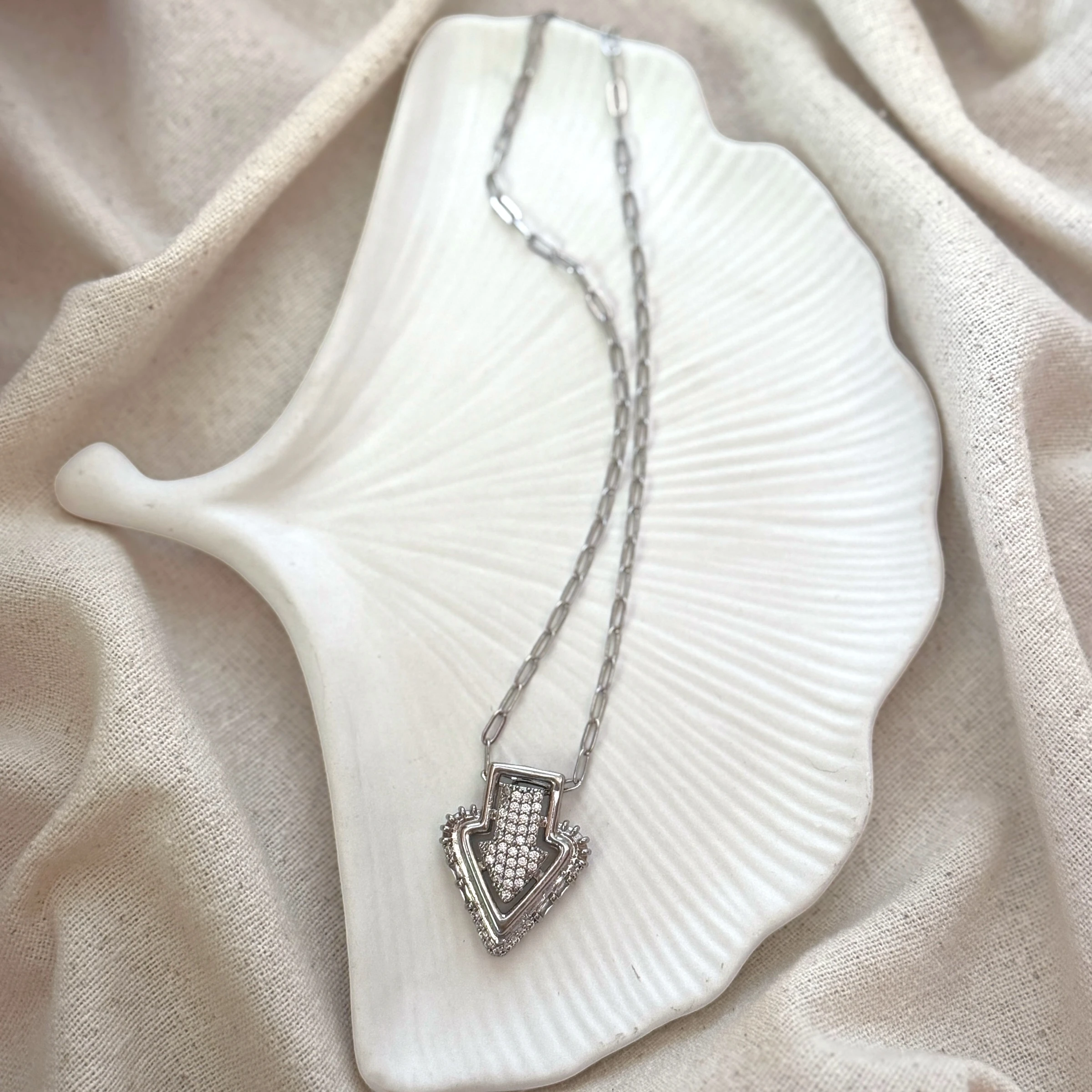 Taşlı Ok Minimal Çelik Kolye