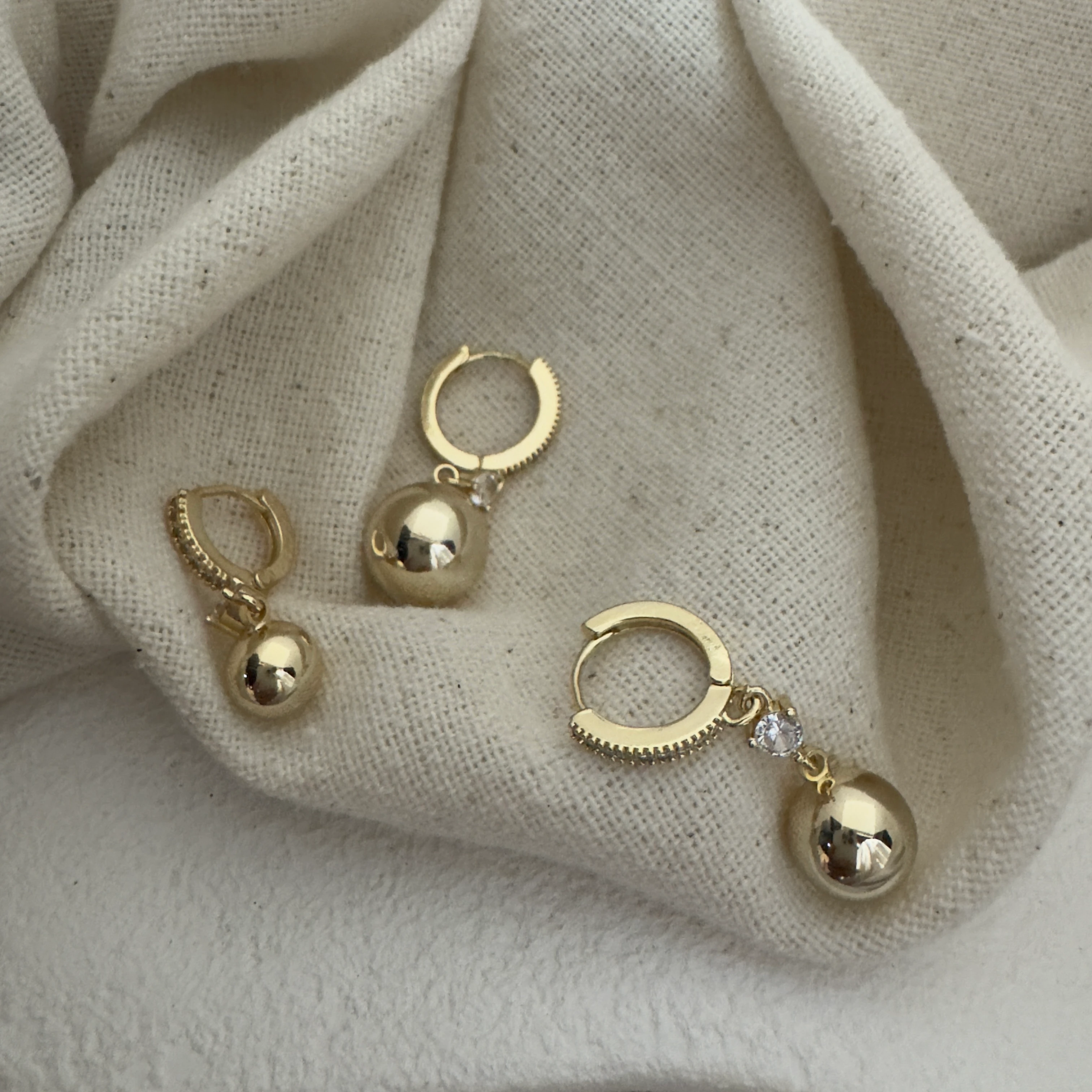 VIP Seri Taşlı Üçlü Top Küpe