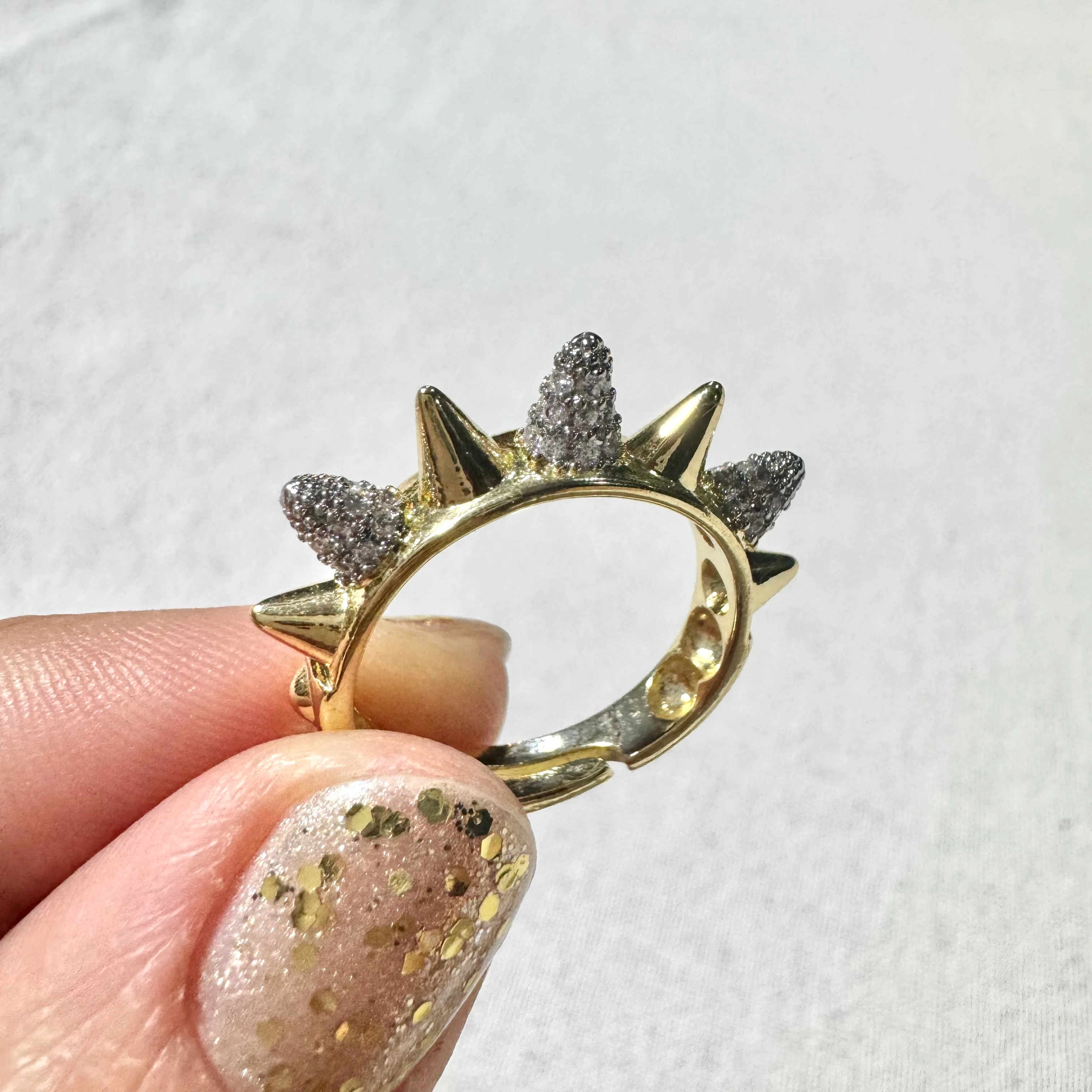 VIP Seri Taşlı Çivi Yüzük