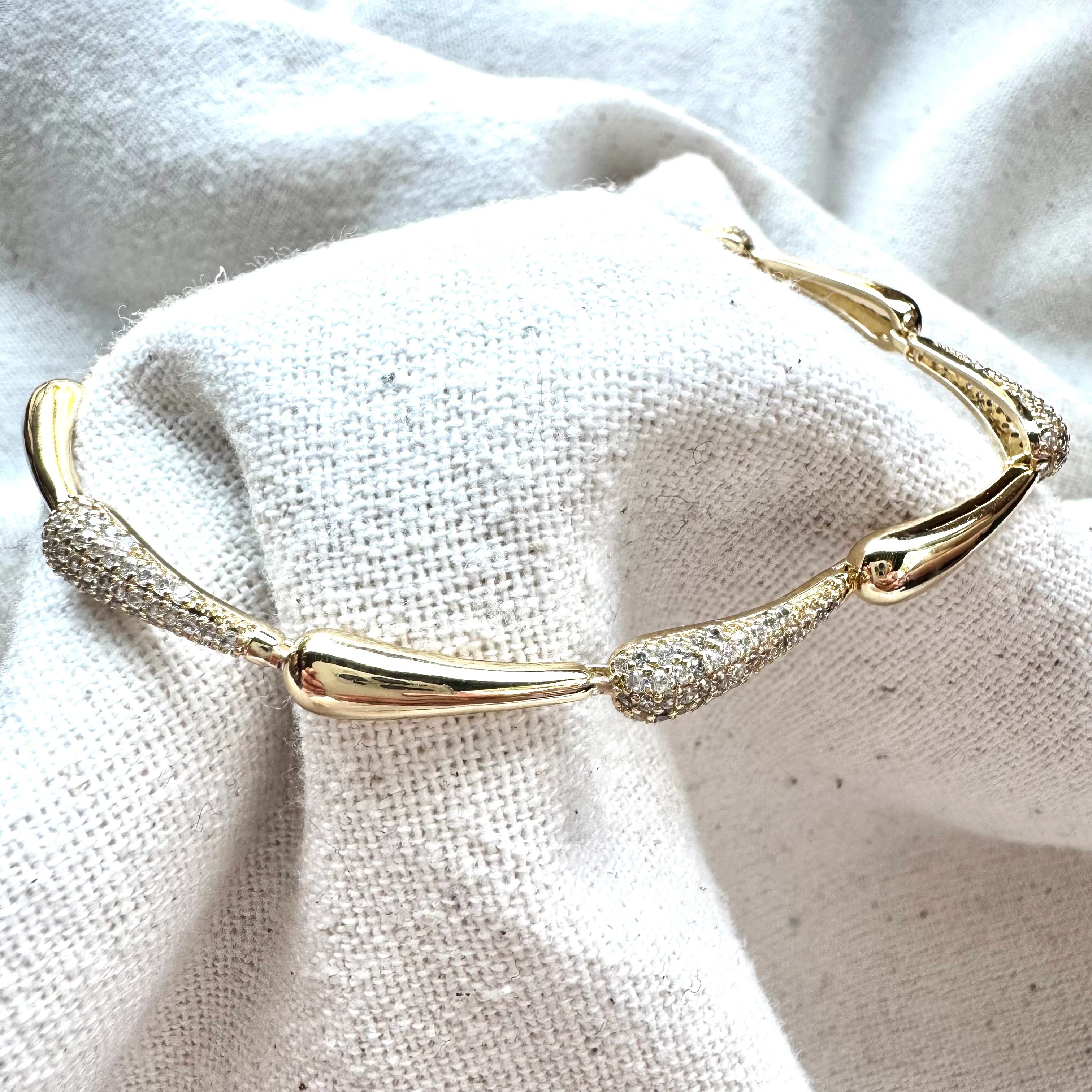 Damla Model Zirkon Bileklik