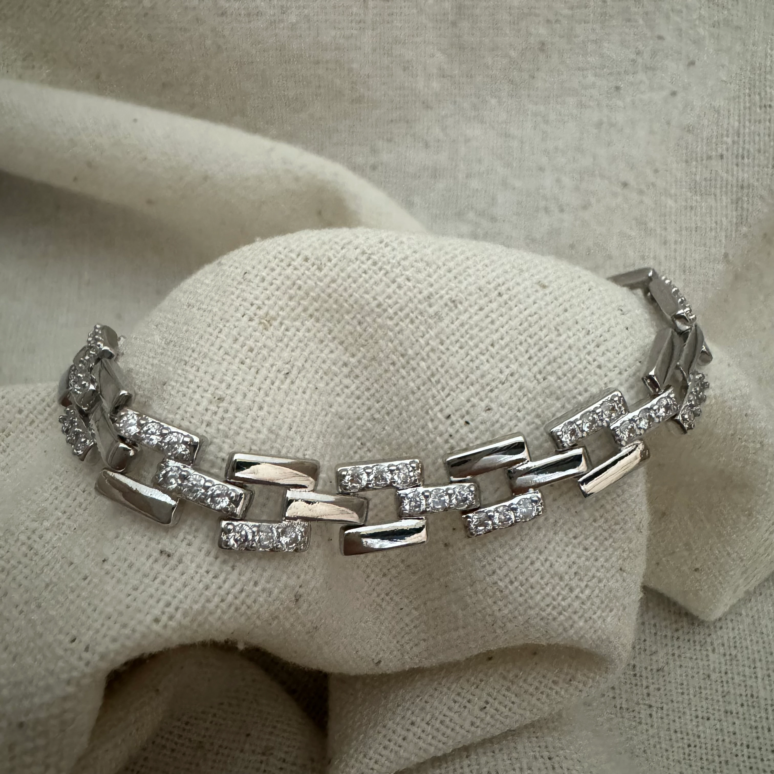 Zirkon Taşlı Geçme Bileklik