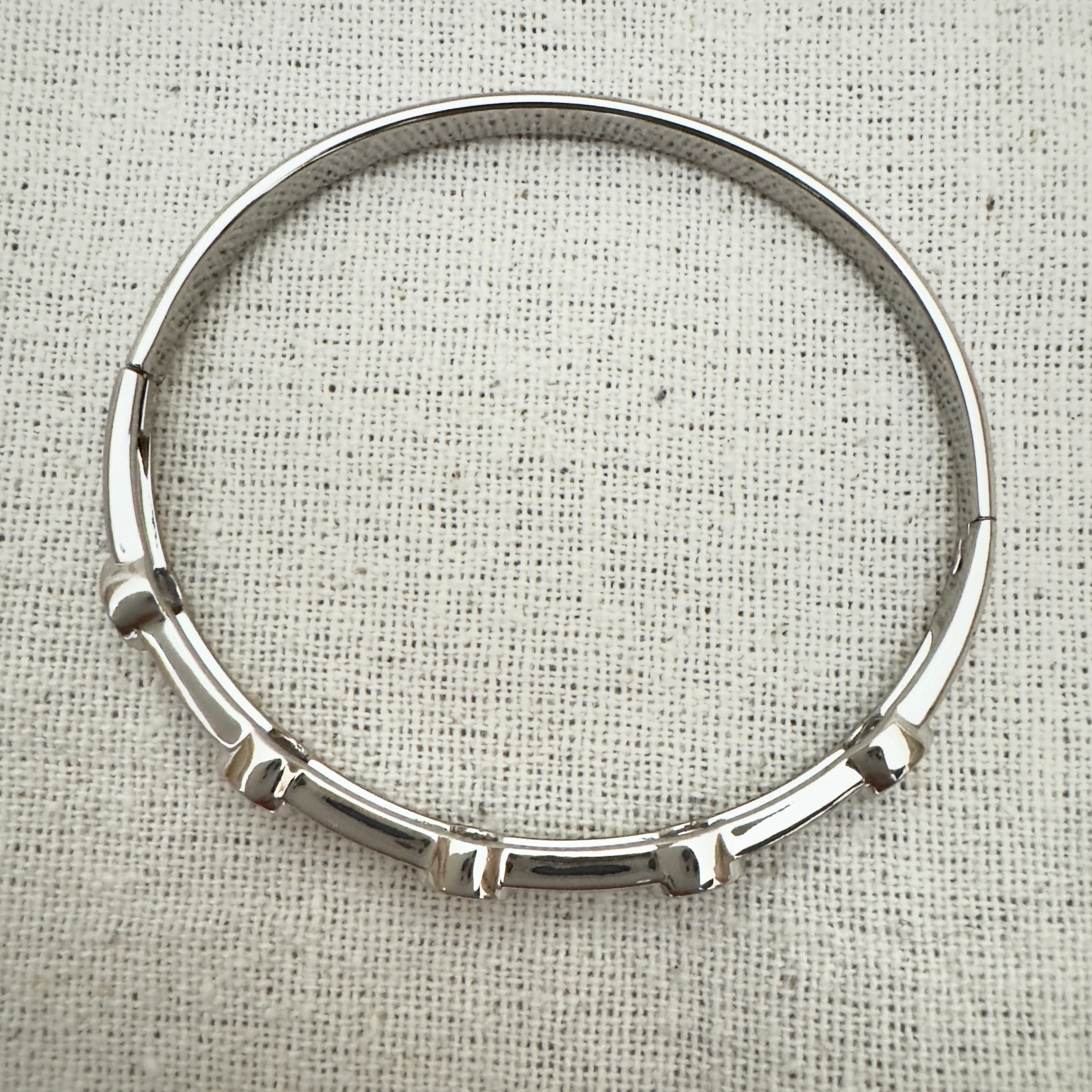 Nokta Baget Taşlı Kelepçe Bilezik