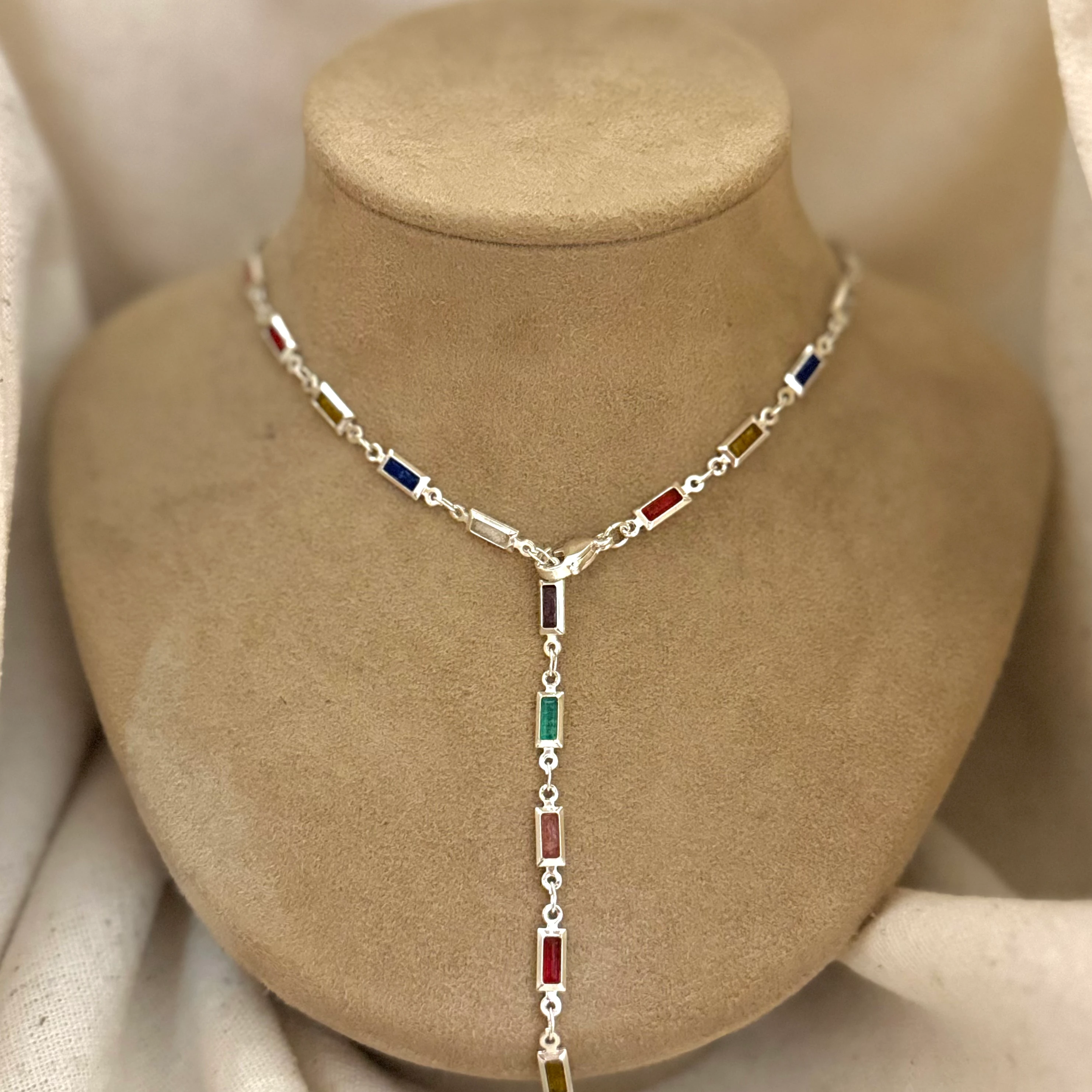 VIP Seri Renkli Taşlı Dekolte Zincir