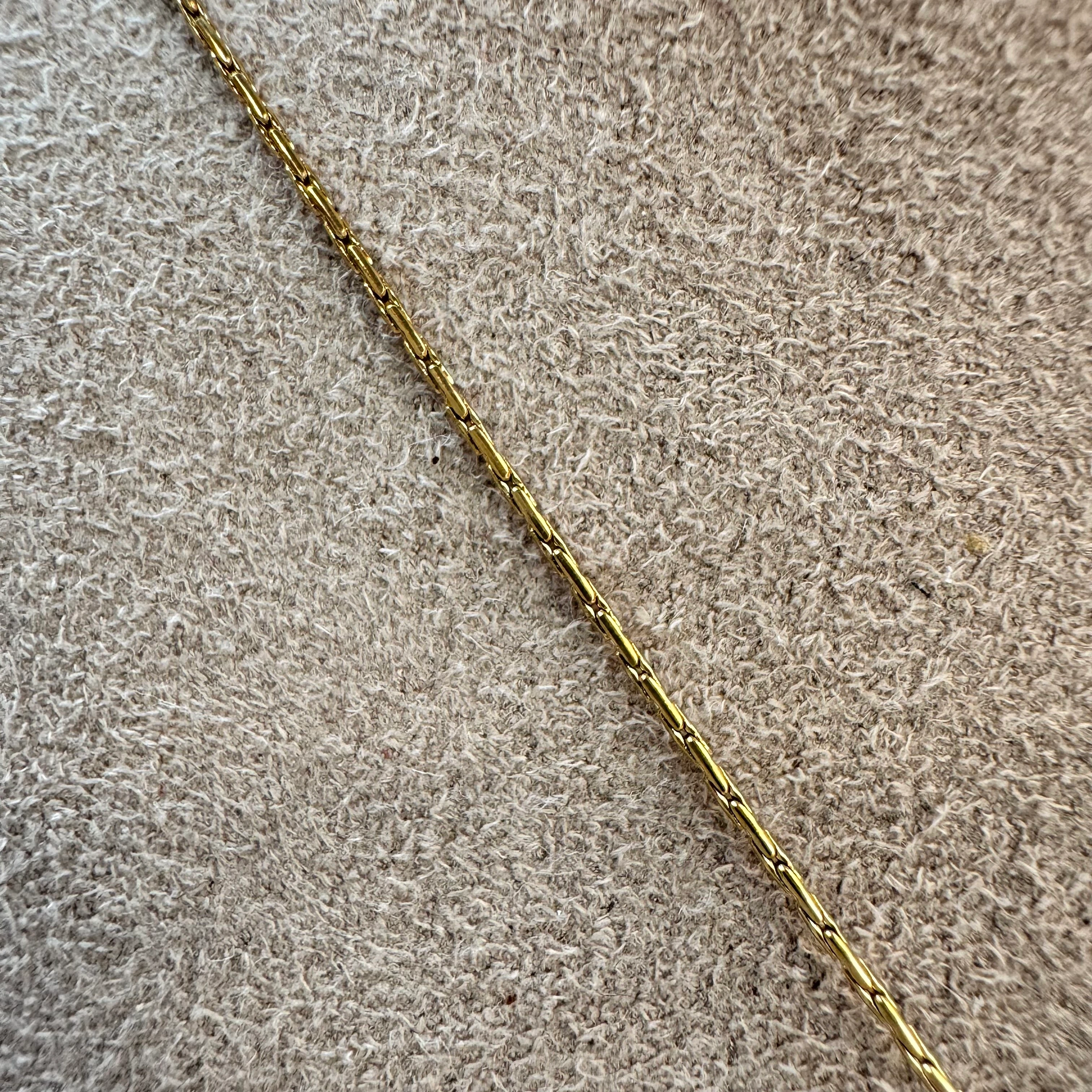 Çelik Ay Taşı Kolye