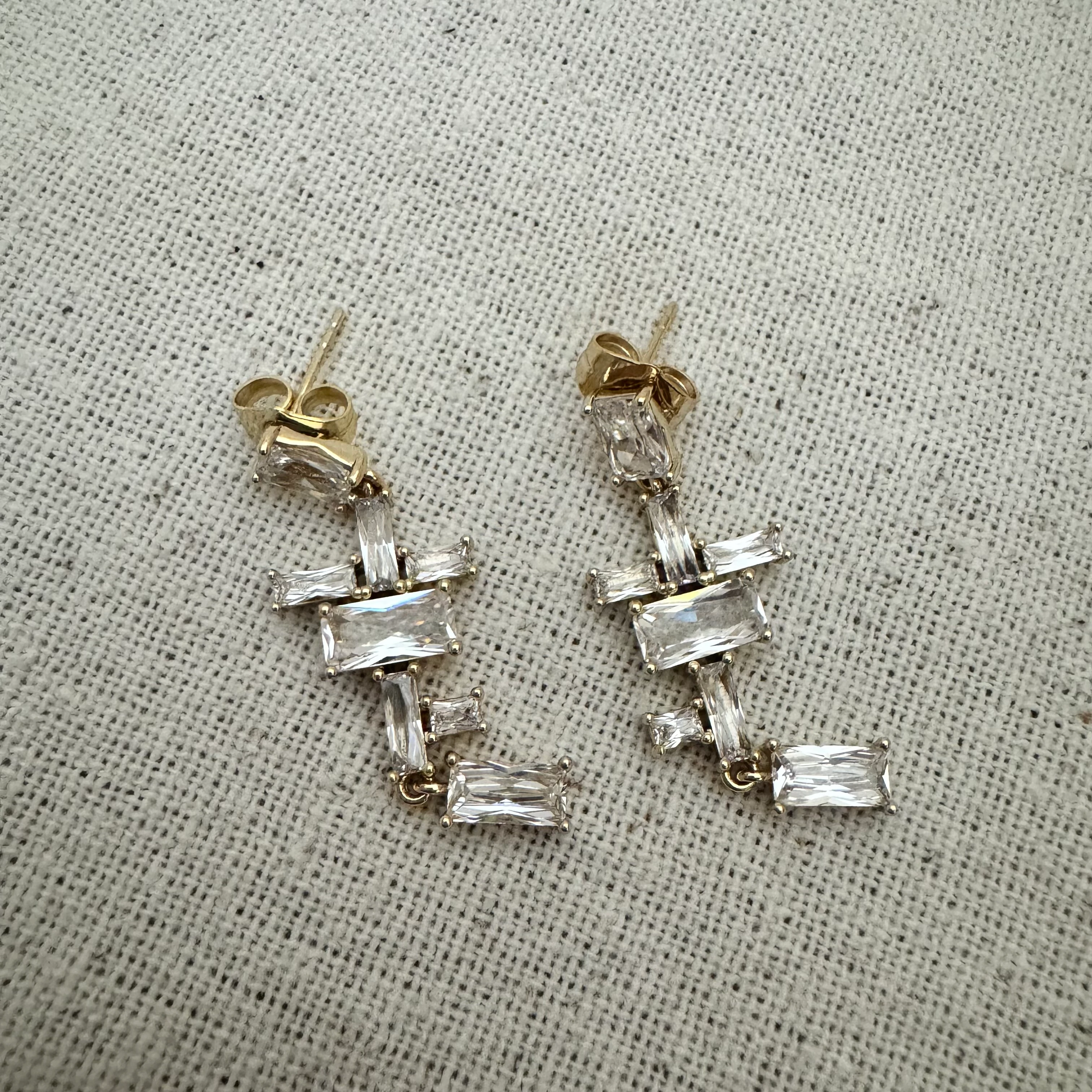 VIP Seri Baget Taşlı Küpe