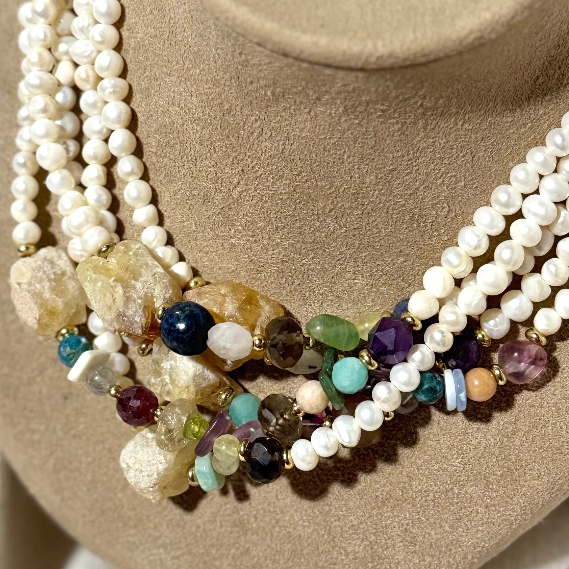 Doğal İnci & Değerli Taşlar Asimetrik Tasarım Kolye