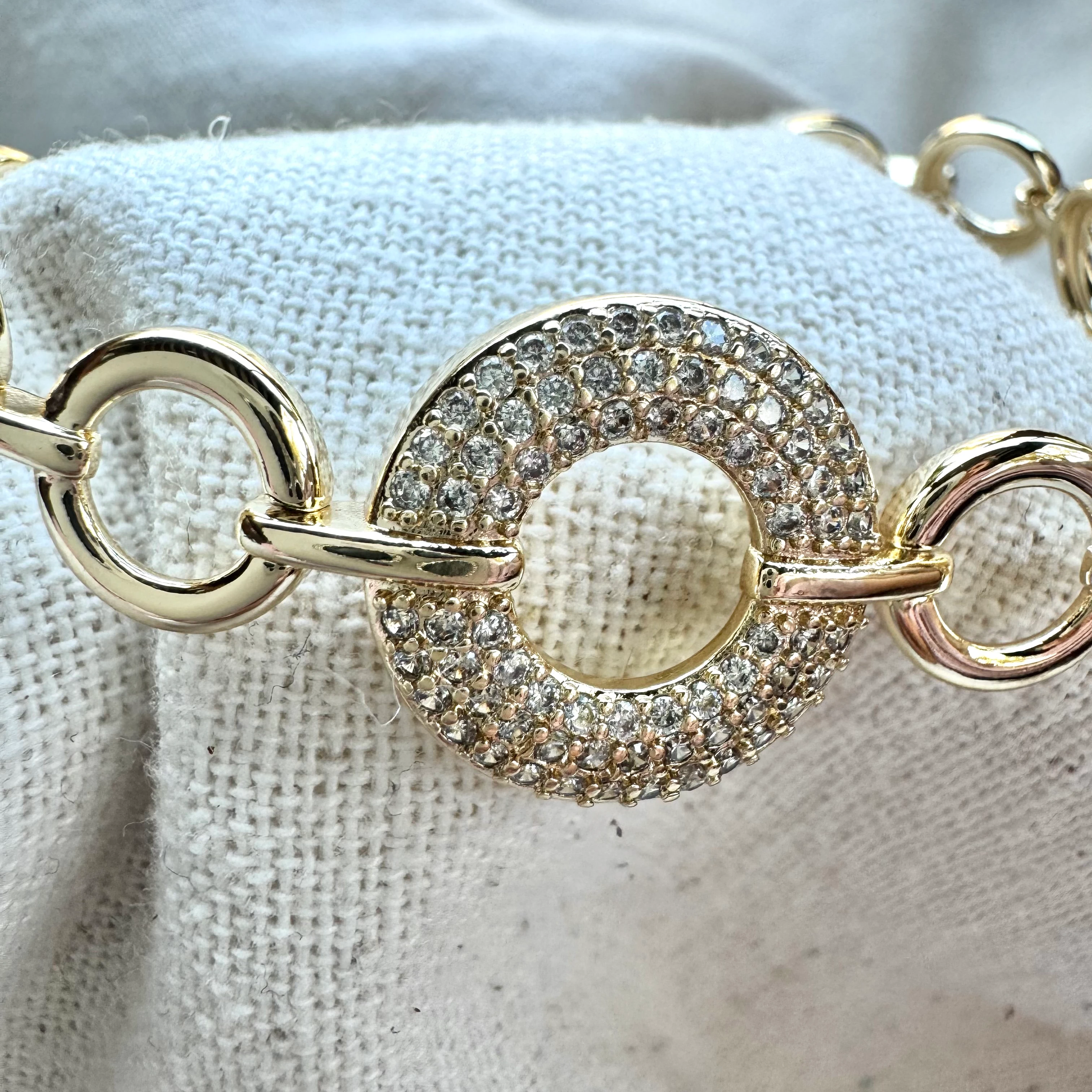 Halka Zirkon Taşlı Bileklik