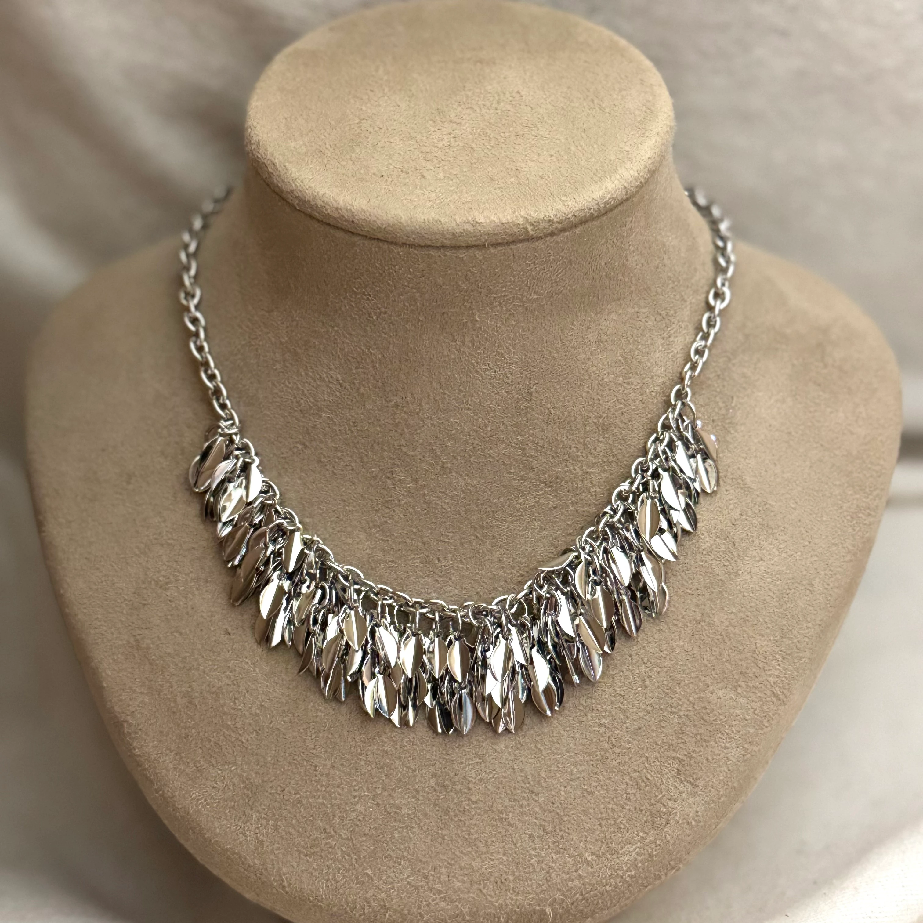 Yarım Sallantılı Tasarım Kolye