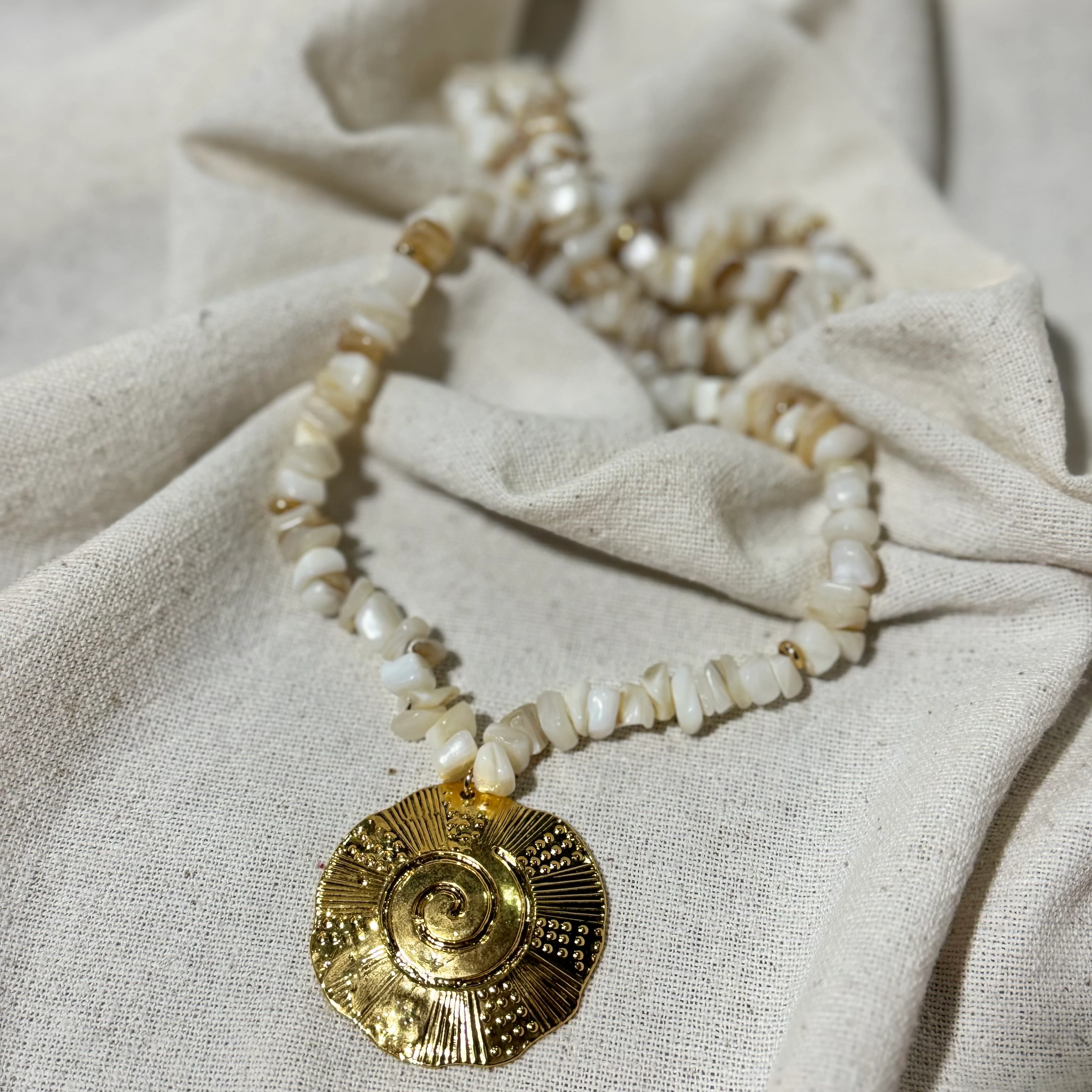 Doğal Sedef Madalyon Tasarım Kolye