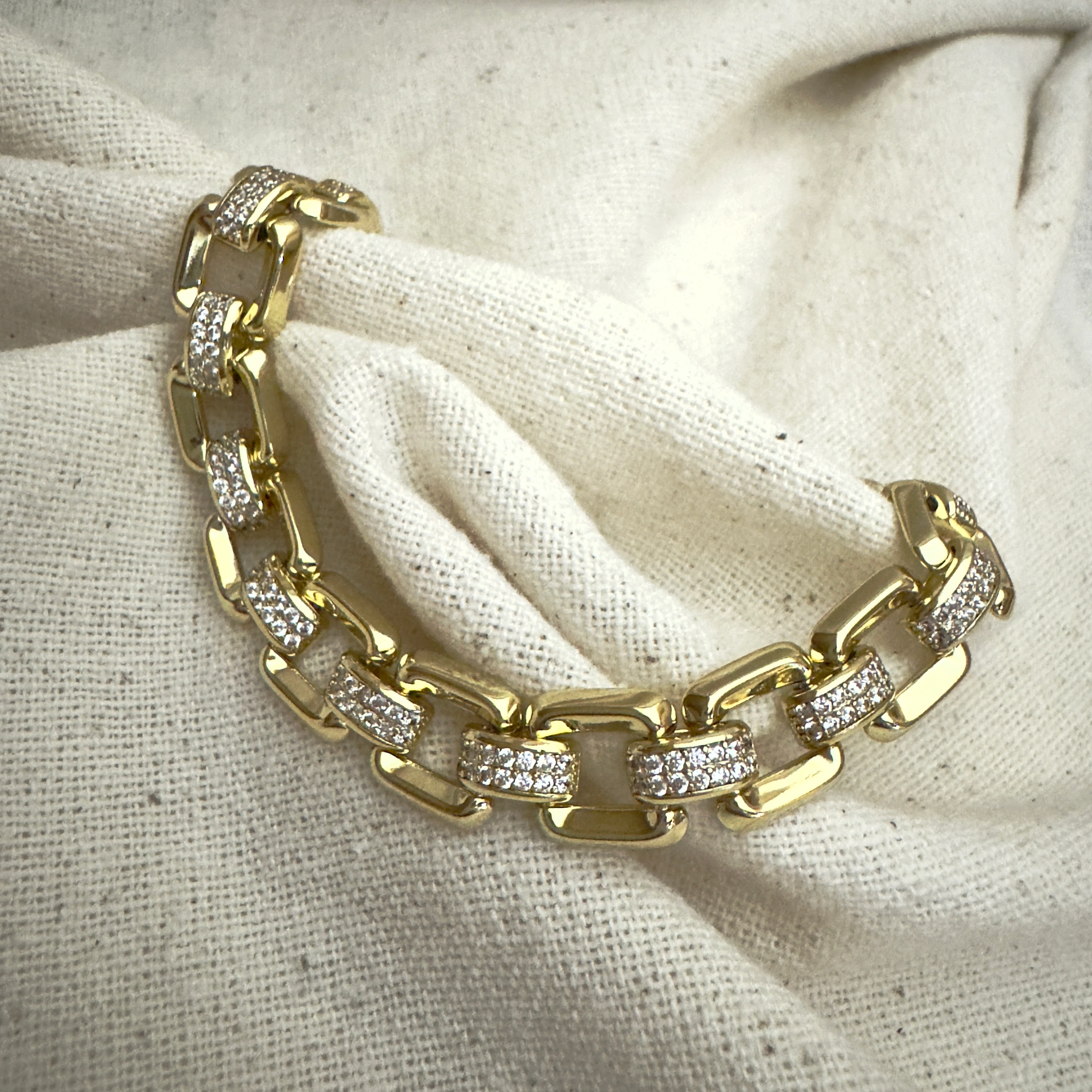 Ara Taşlı Kare Zincir Bileklik