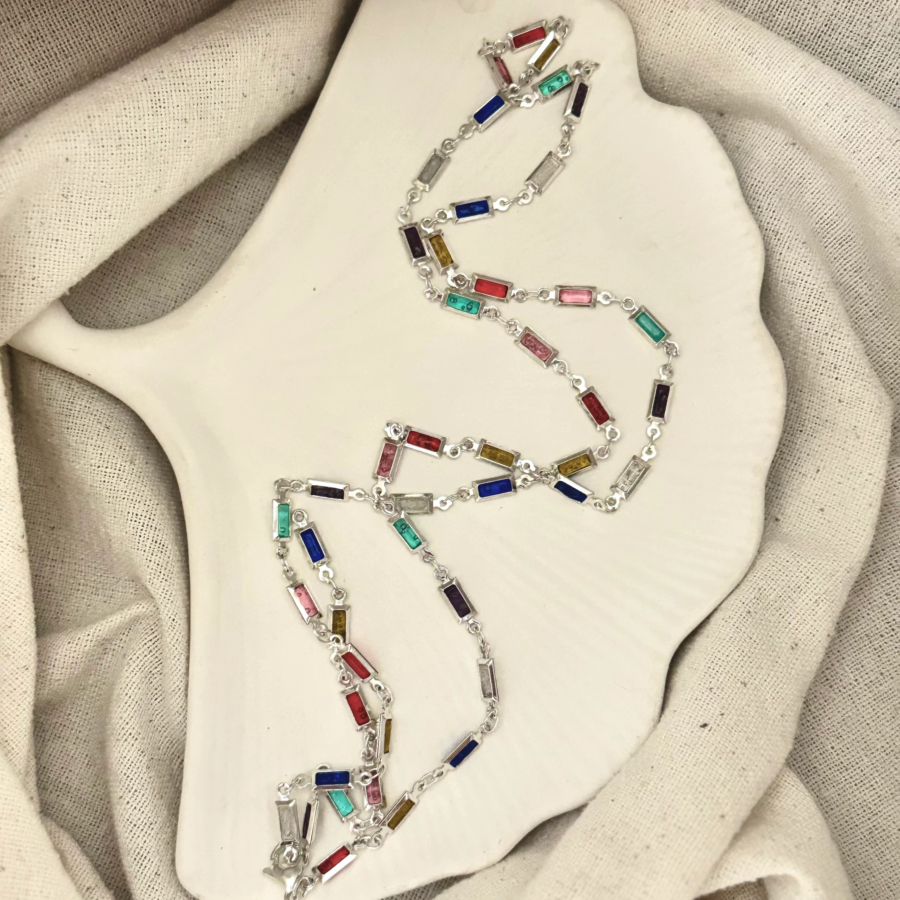 VIP Seri Renkli Taşlı Dekolte Zincir