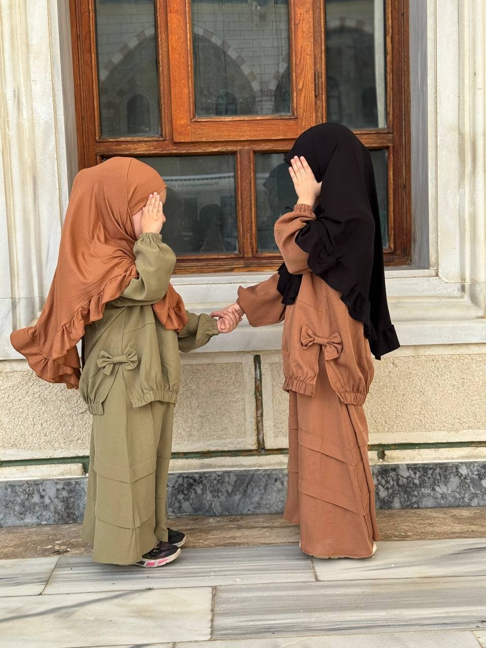 Fiyonklu Etekli Takım