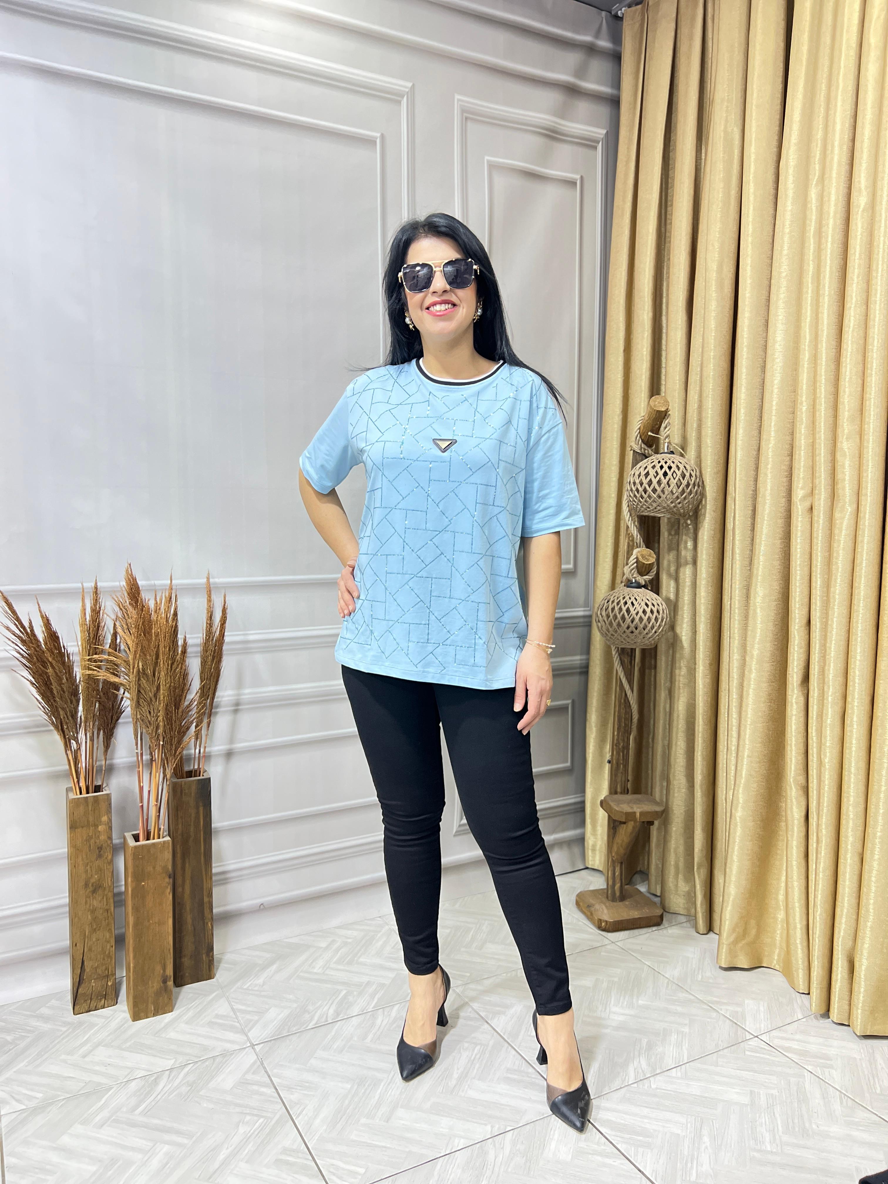 MODAL KUMAŞ LUX KALİTE ASİMETRİK SERPME TAŞ BASKLI TASARIM BLUZ TSHIRT - BEBE MAVİ