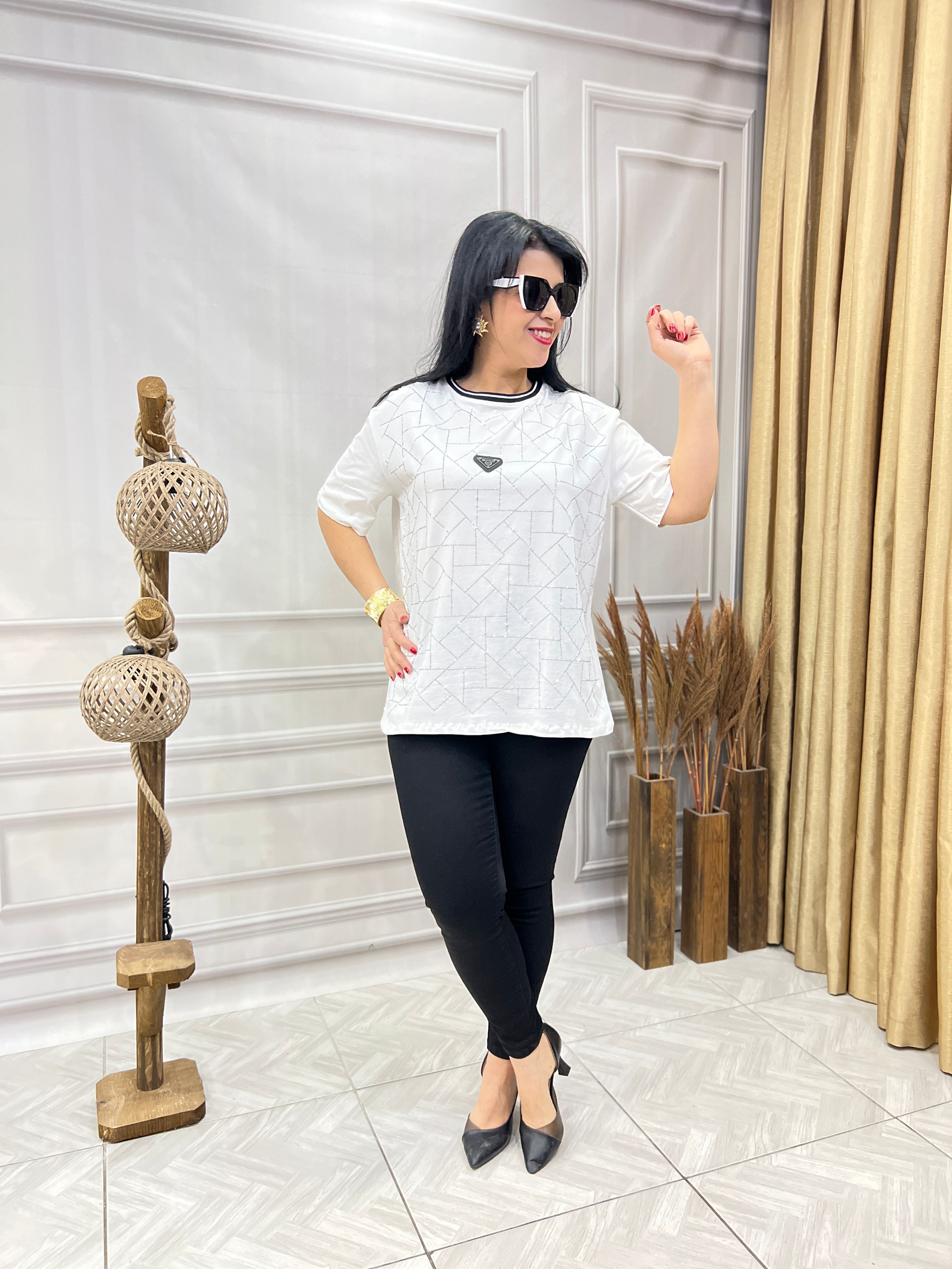 MODAL KUMAŞ LUX KALİTE ASİMETRİK SERPME TAŞ BASKLI TASARIM BLUZ TSHIRT - BEYAZ