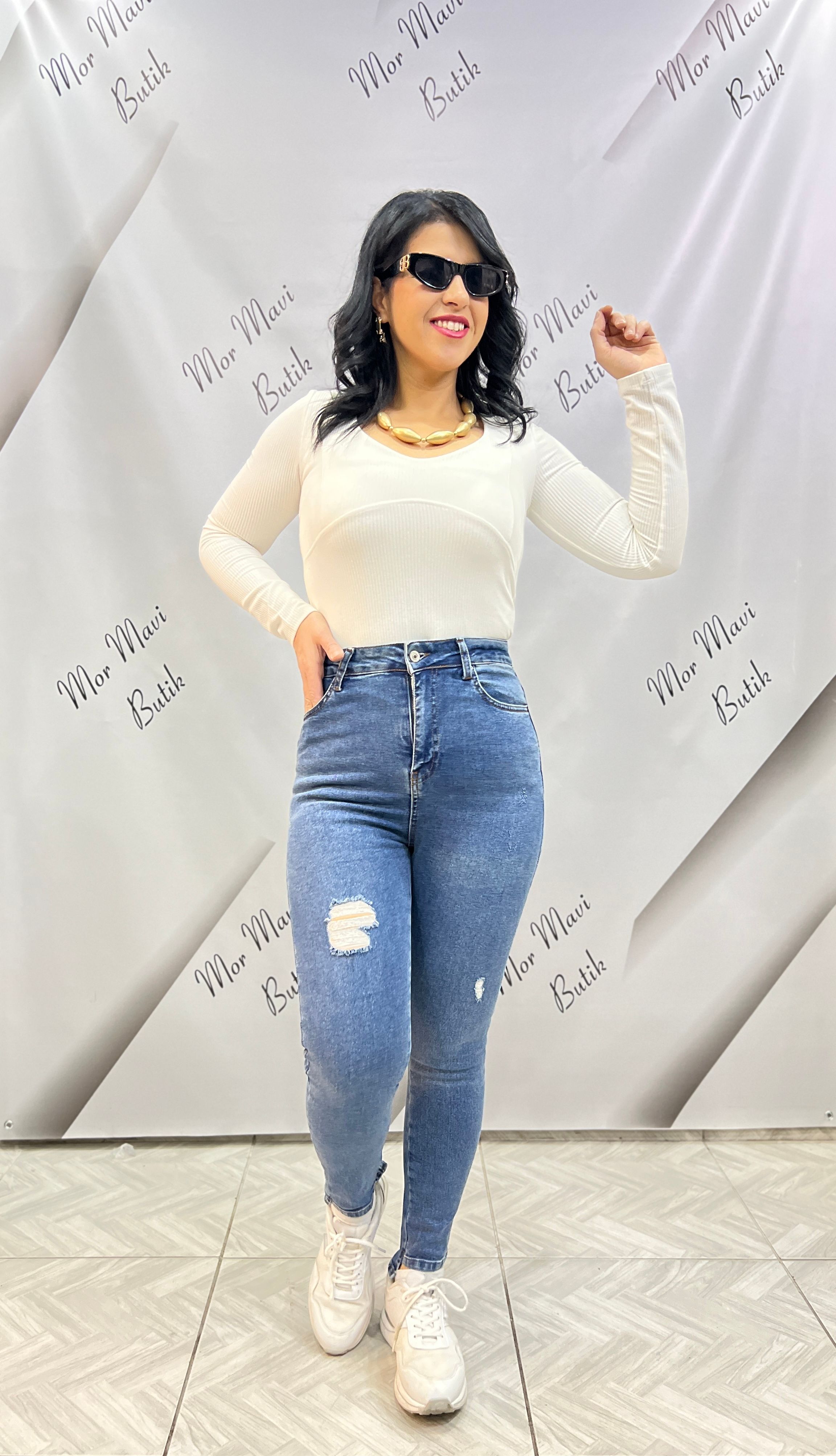 ORTA MAVİ RENK LUX KALİTE YIRTIK MODEL DAR PAÇA JEAN