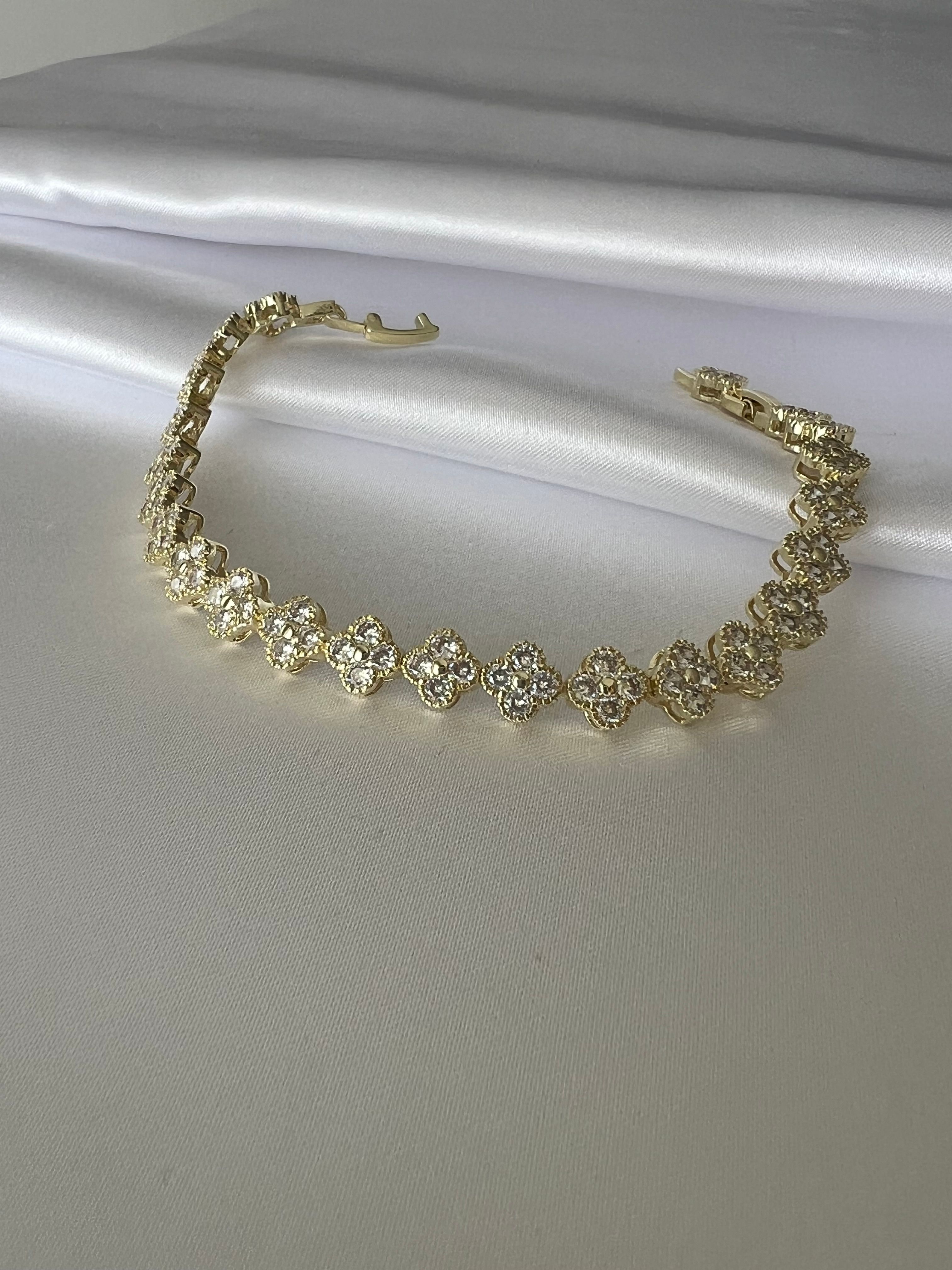 VIP Seri Taşlı Yonca Bileklik