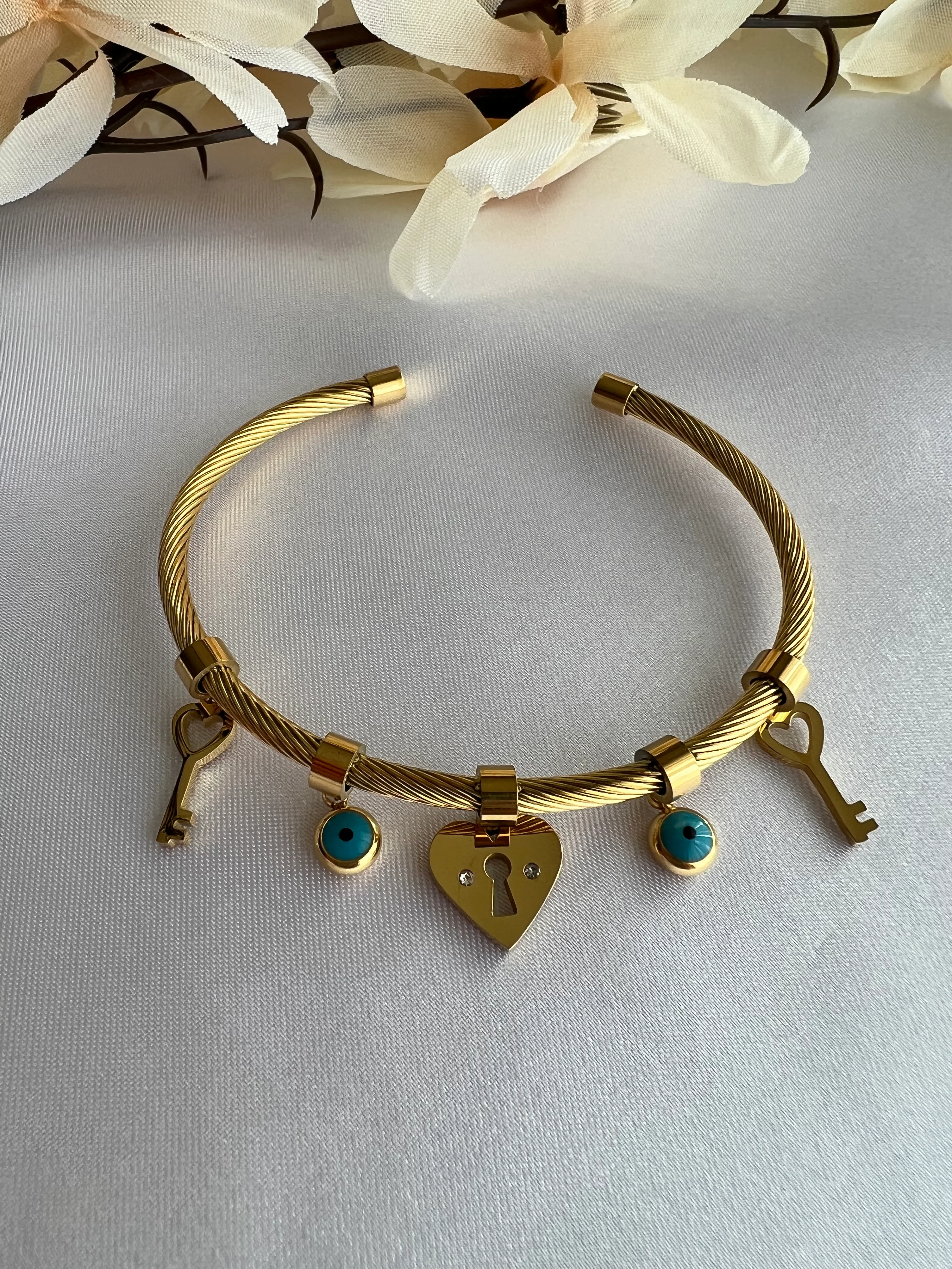 ÇELİK ANAHTARLI KALPLİ KELEPÇE