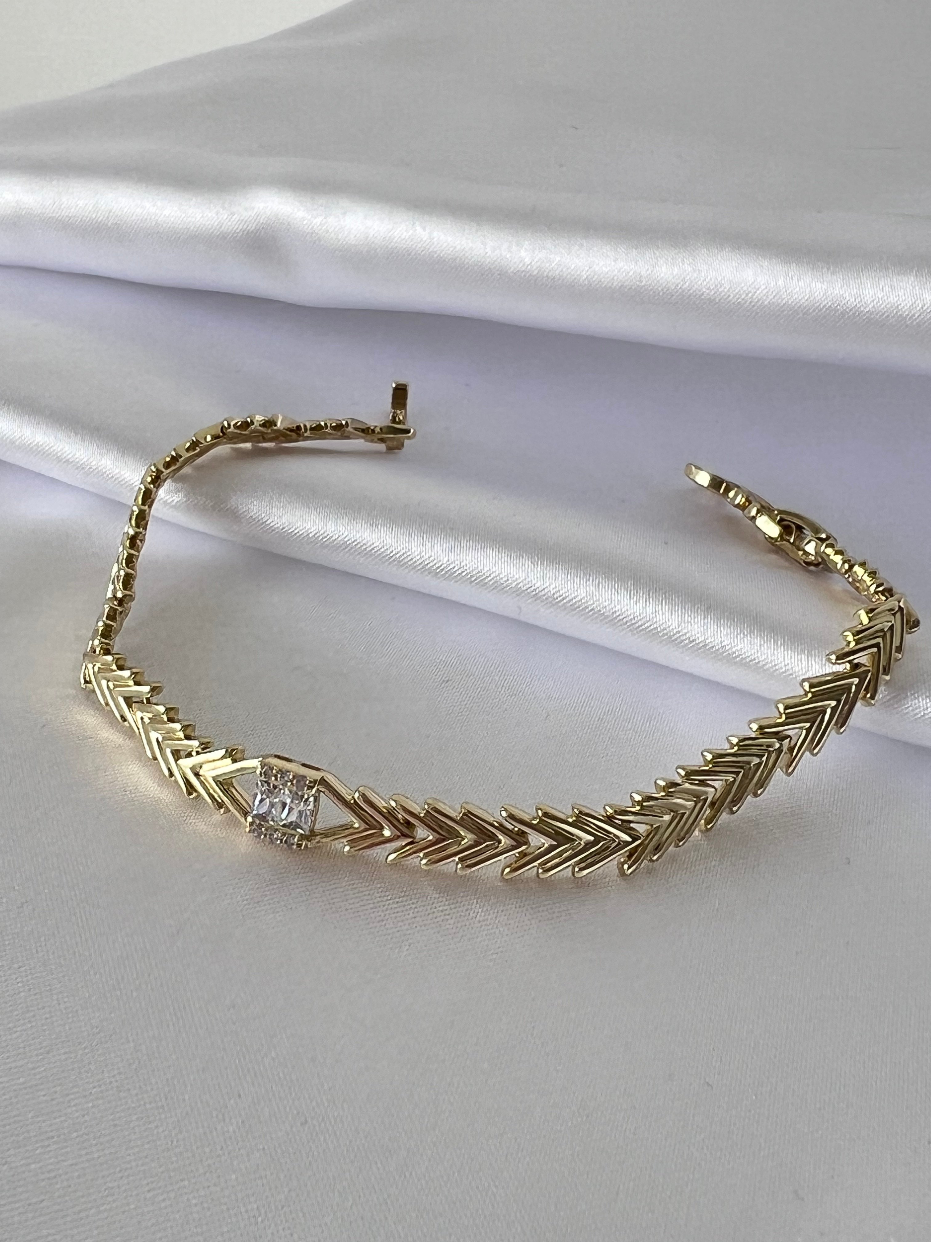 XUPING 14K Renk Ortası Taşlı V Model Bileklik