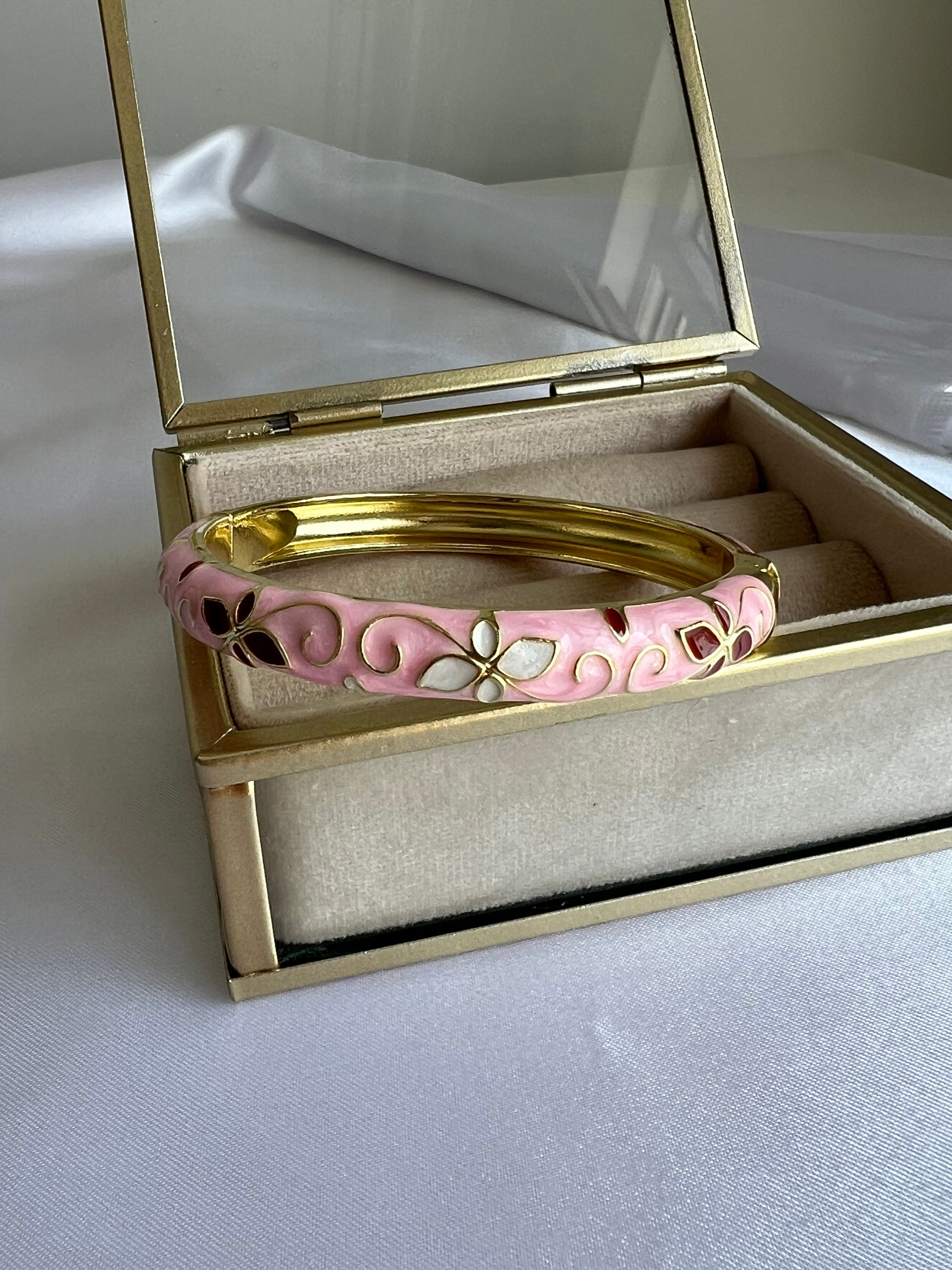 Pembe mineli kelepçe