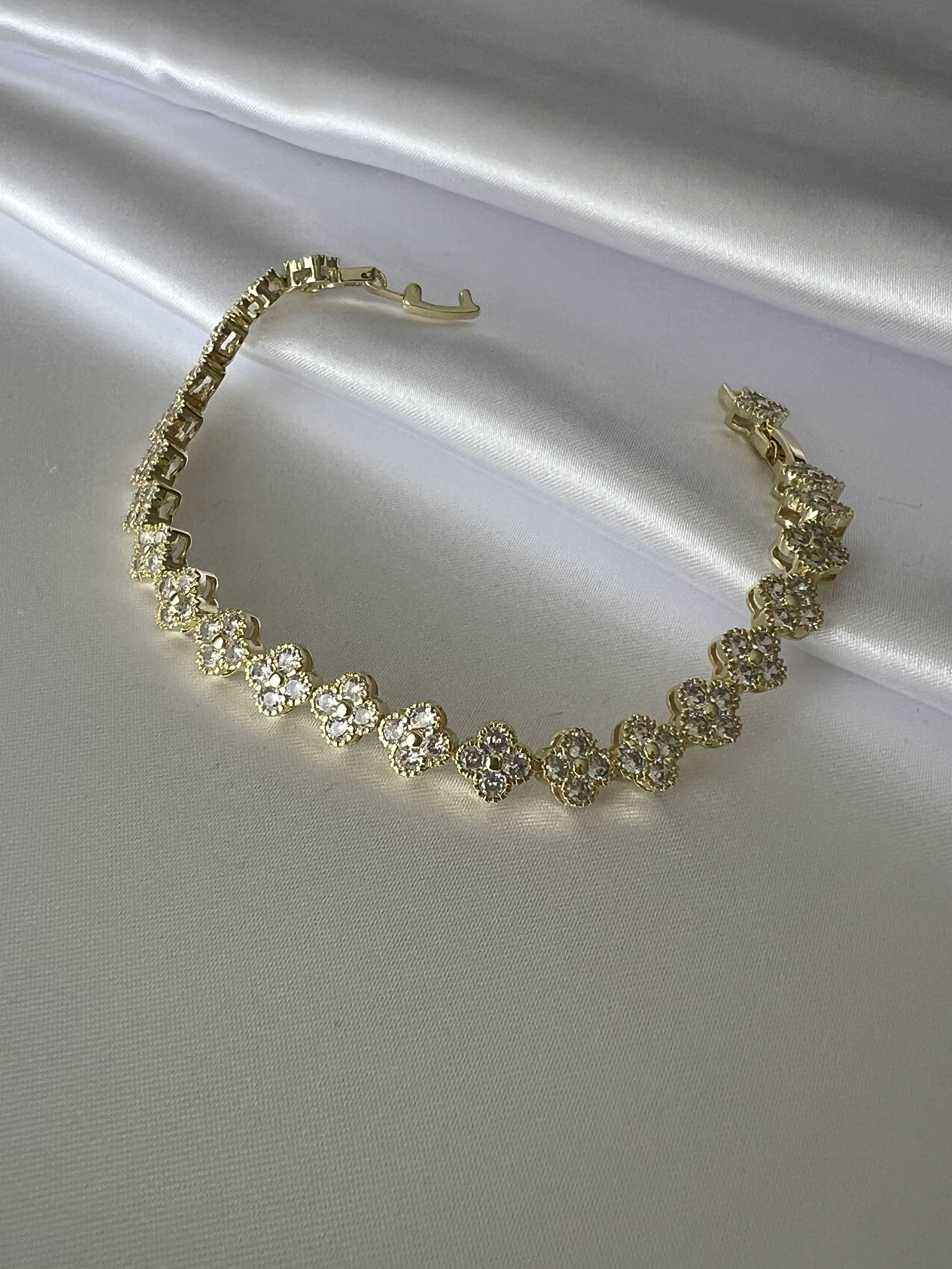 VIP Seri Taşlı Yonca Bileklik