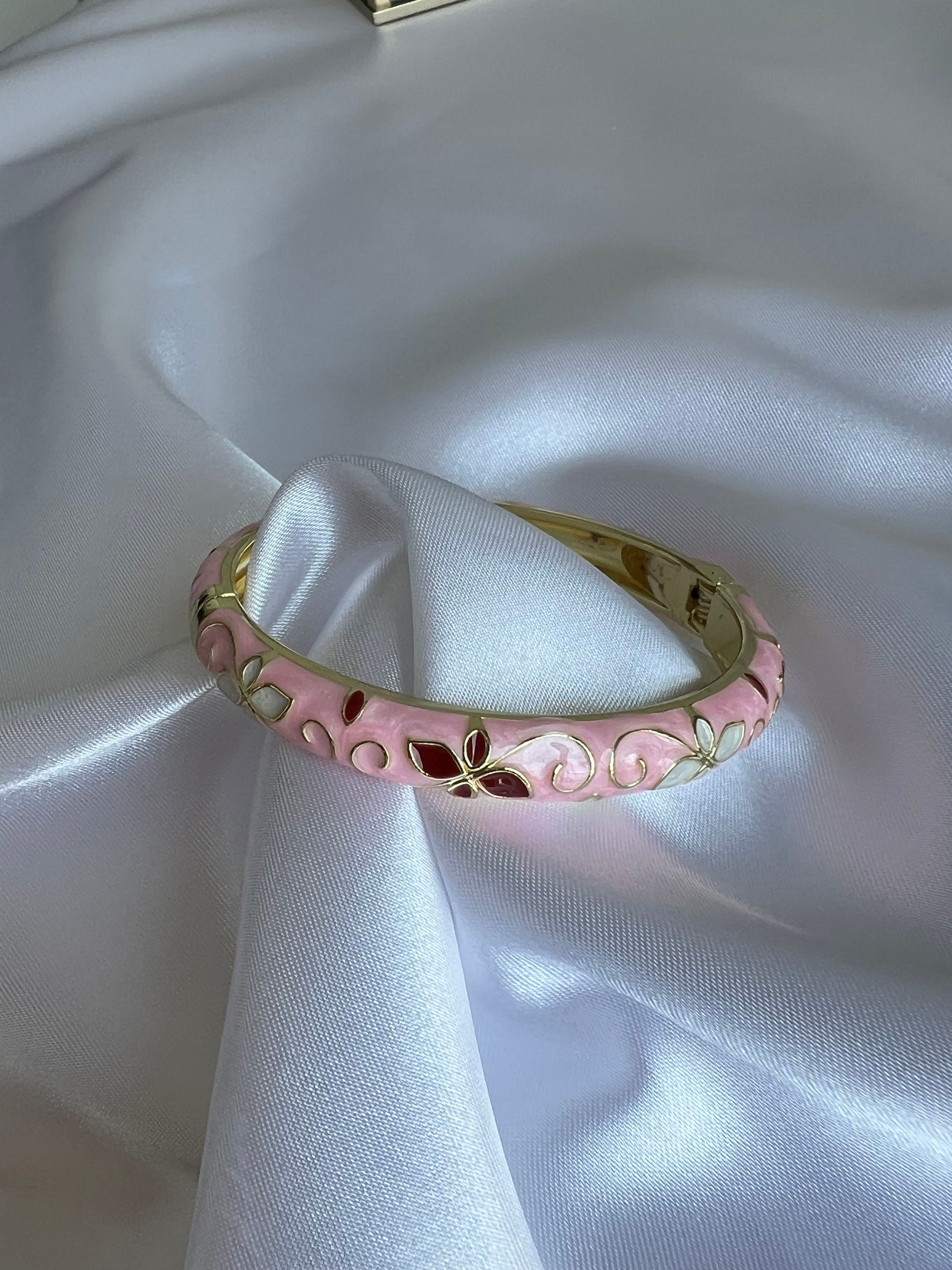 Pembe mineli kelepçe