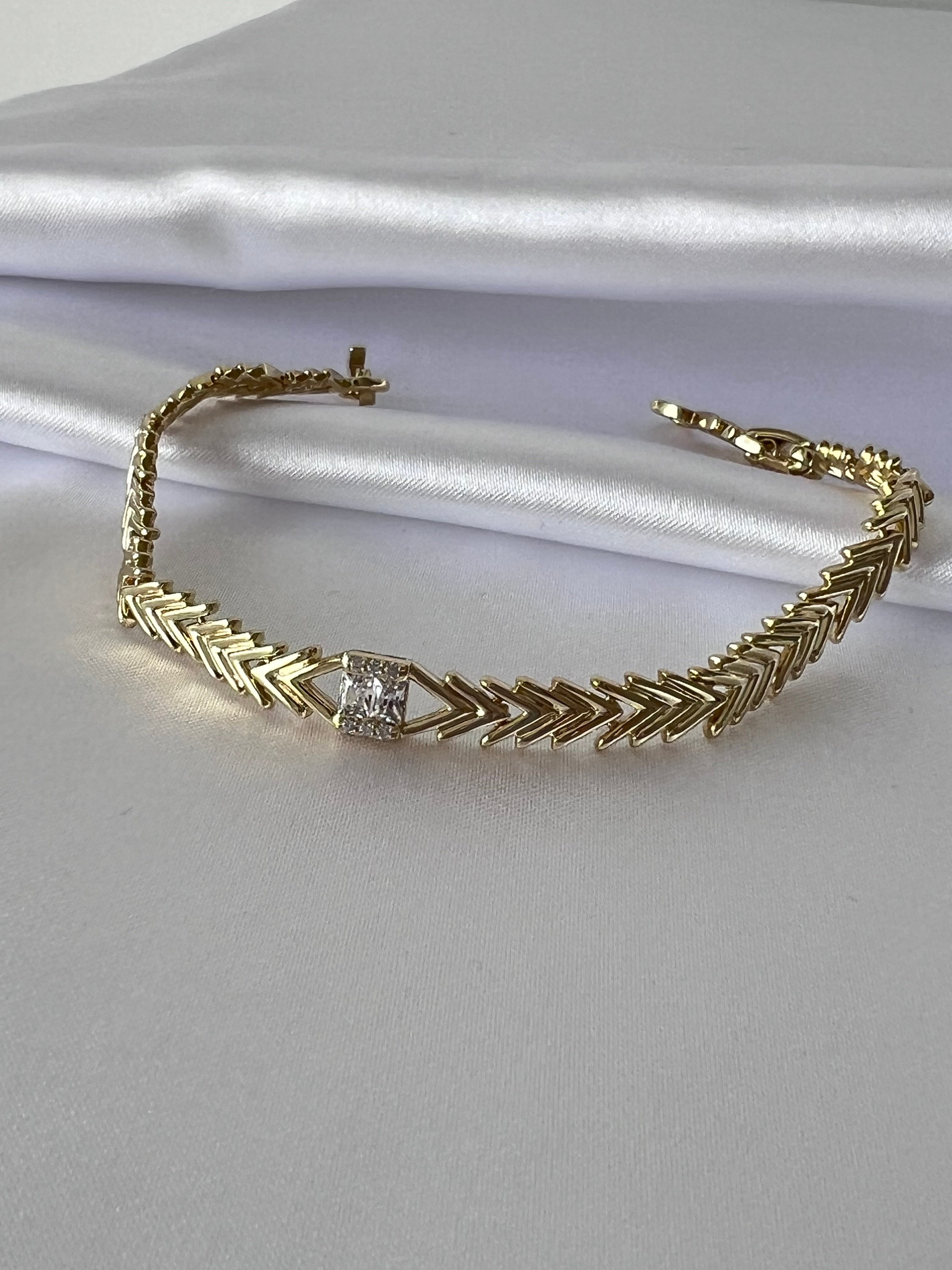 XUPING 14K Renk Ortası Taşlı V Model Bileklik