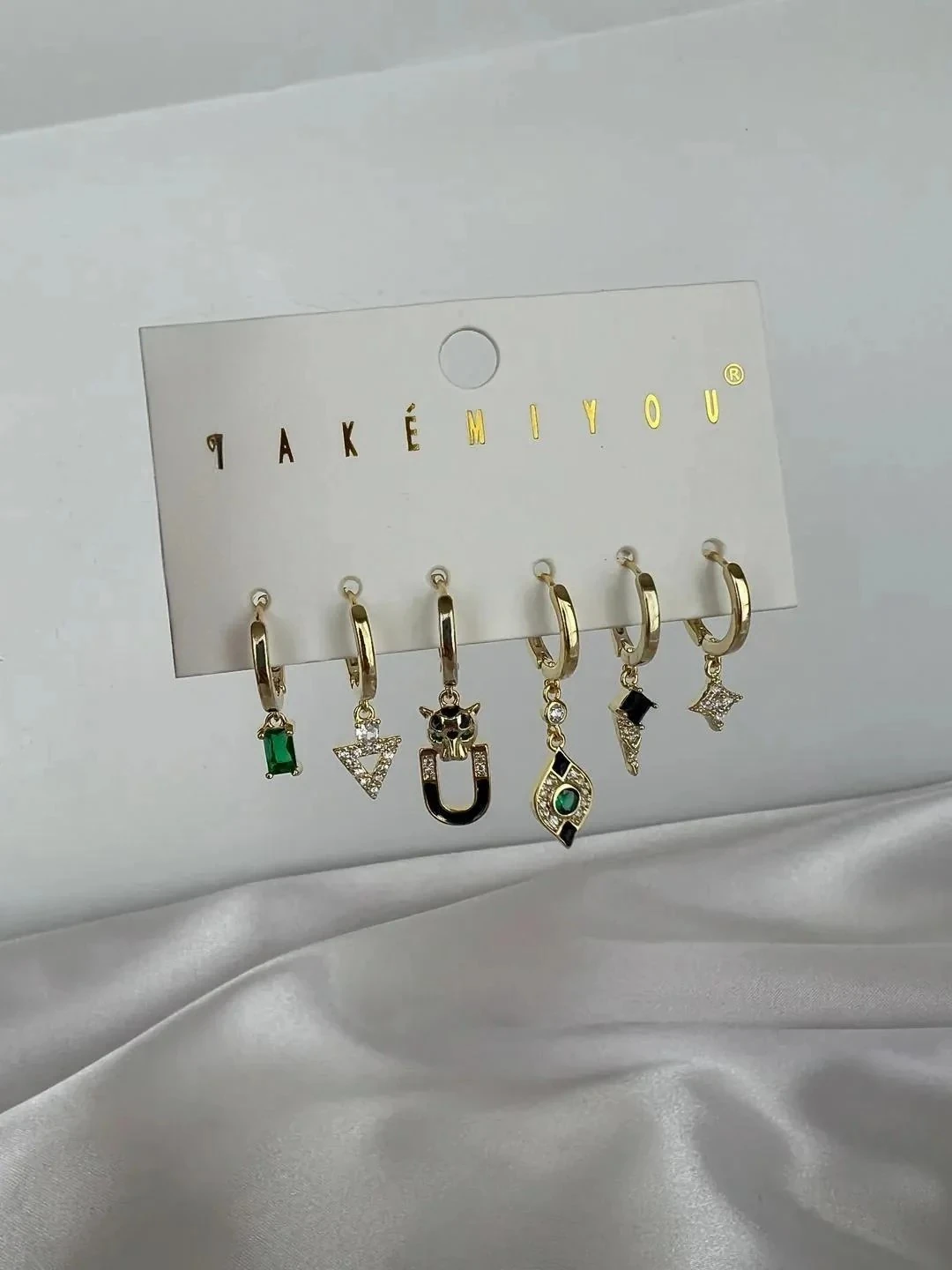 İthal Yeşil Taşlı Figürlü Küpe Seti 