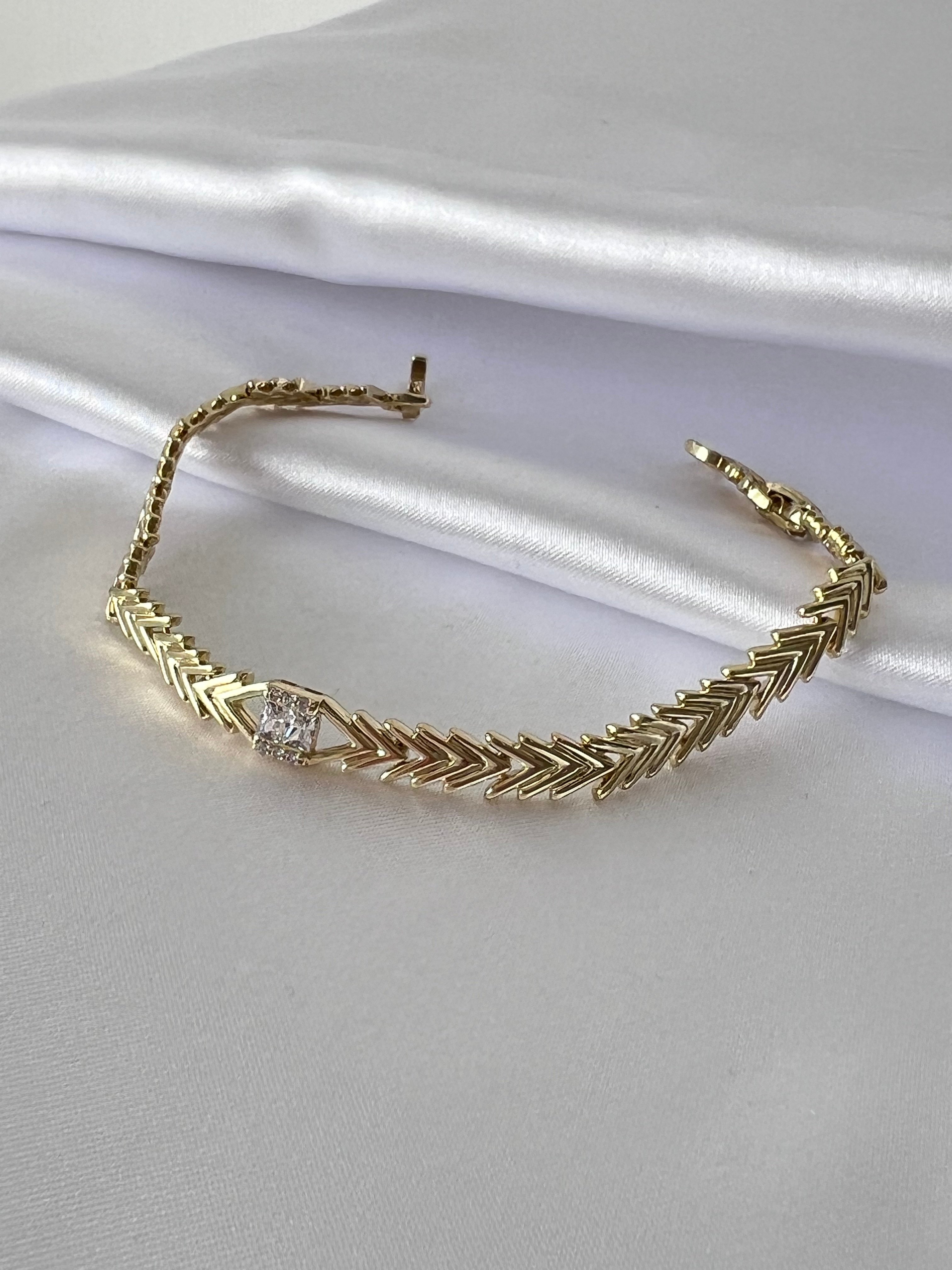 XUPING 14K Renk Ortası Taşlı V Model Bileklik