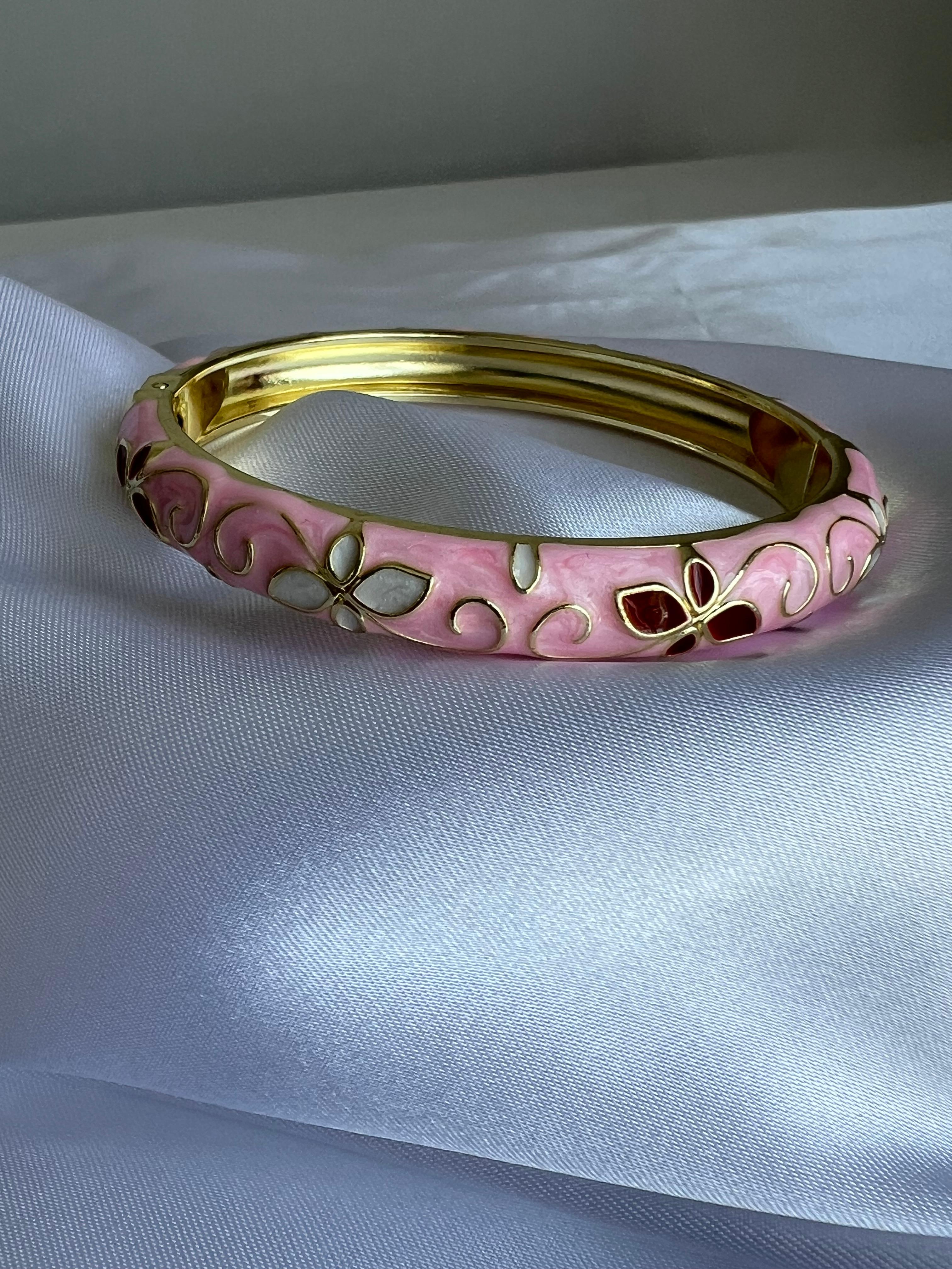Pembe mineli kelepçe