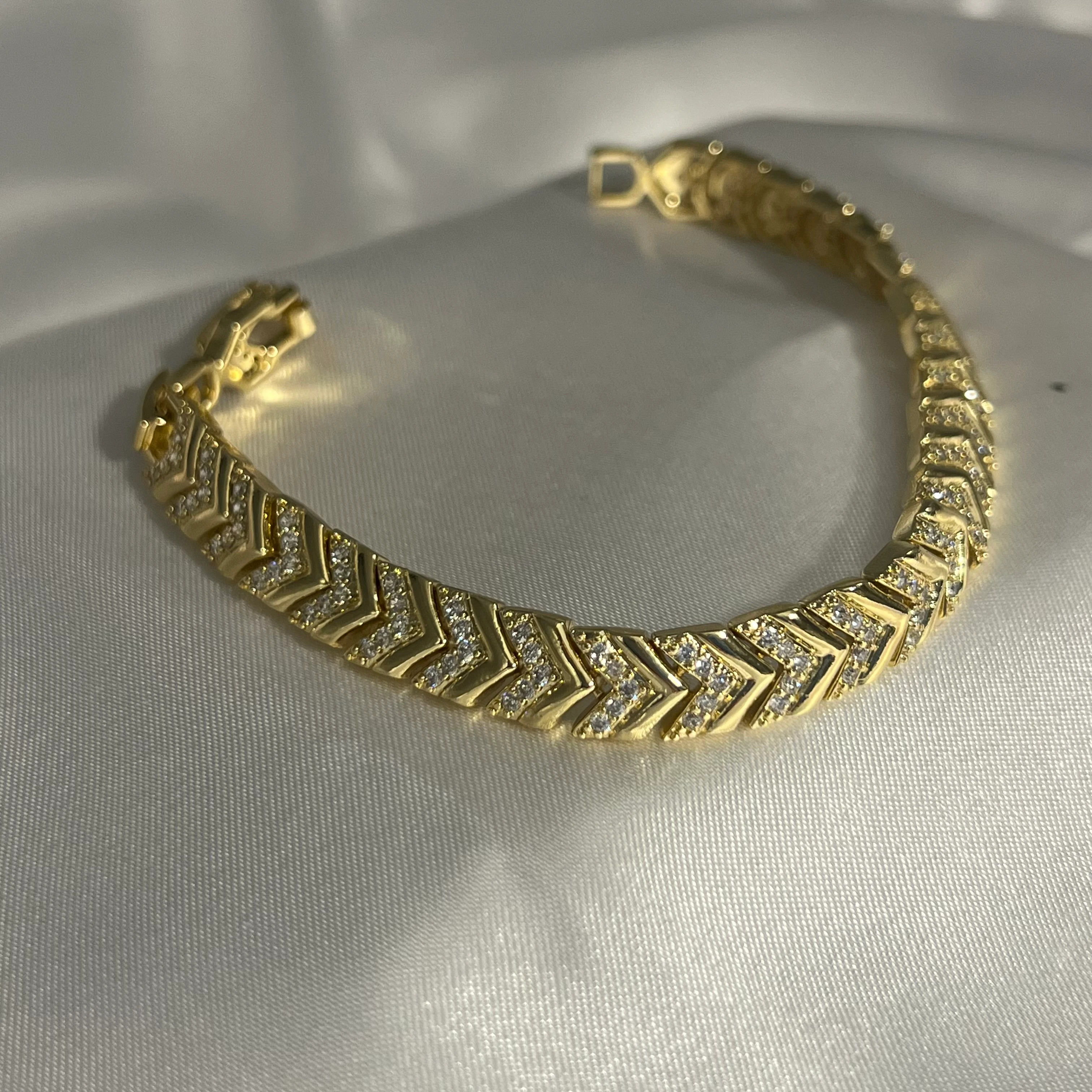 XUPING Taşlı V Bileklik