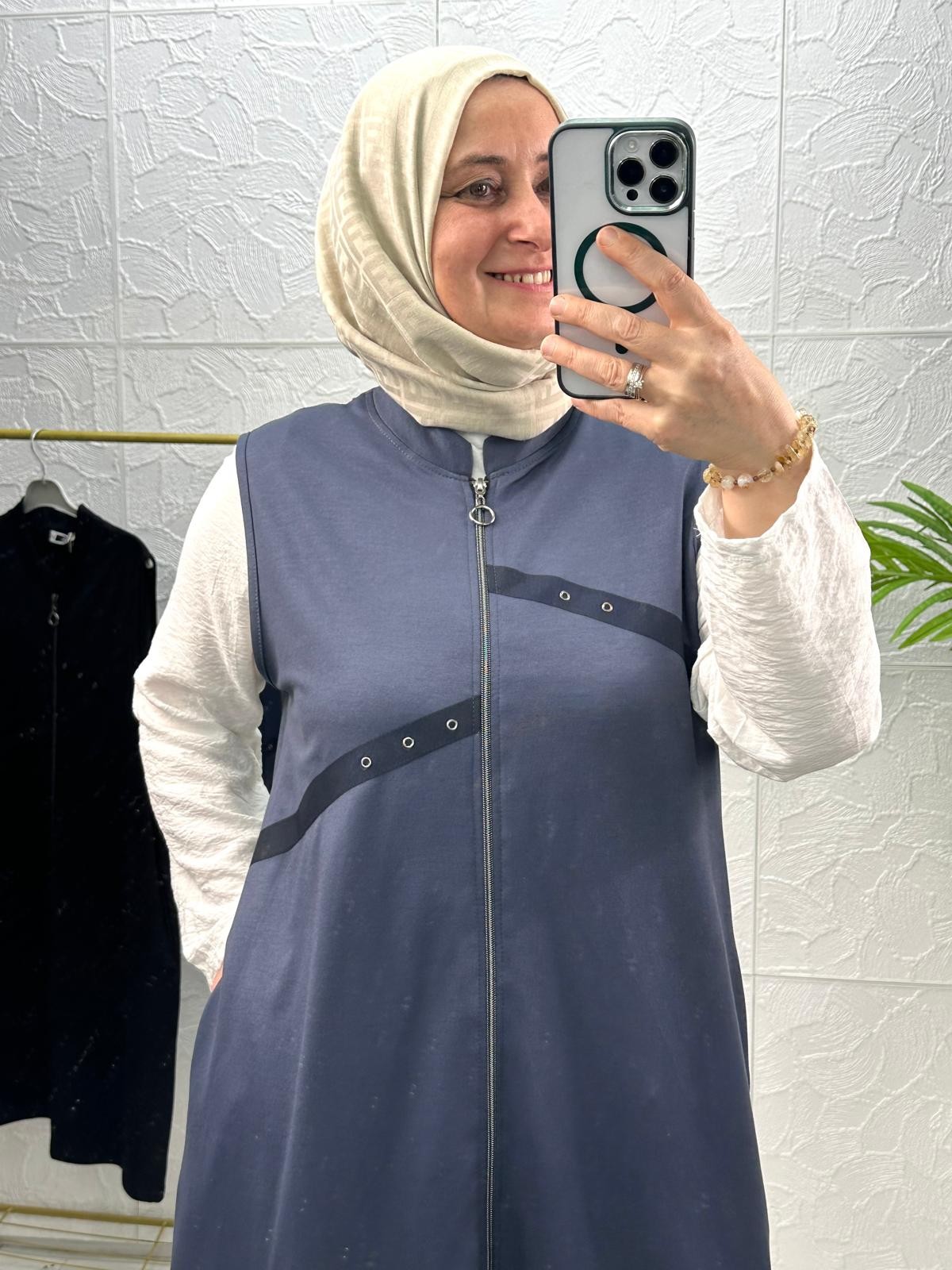 ELA YELEK 