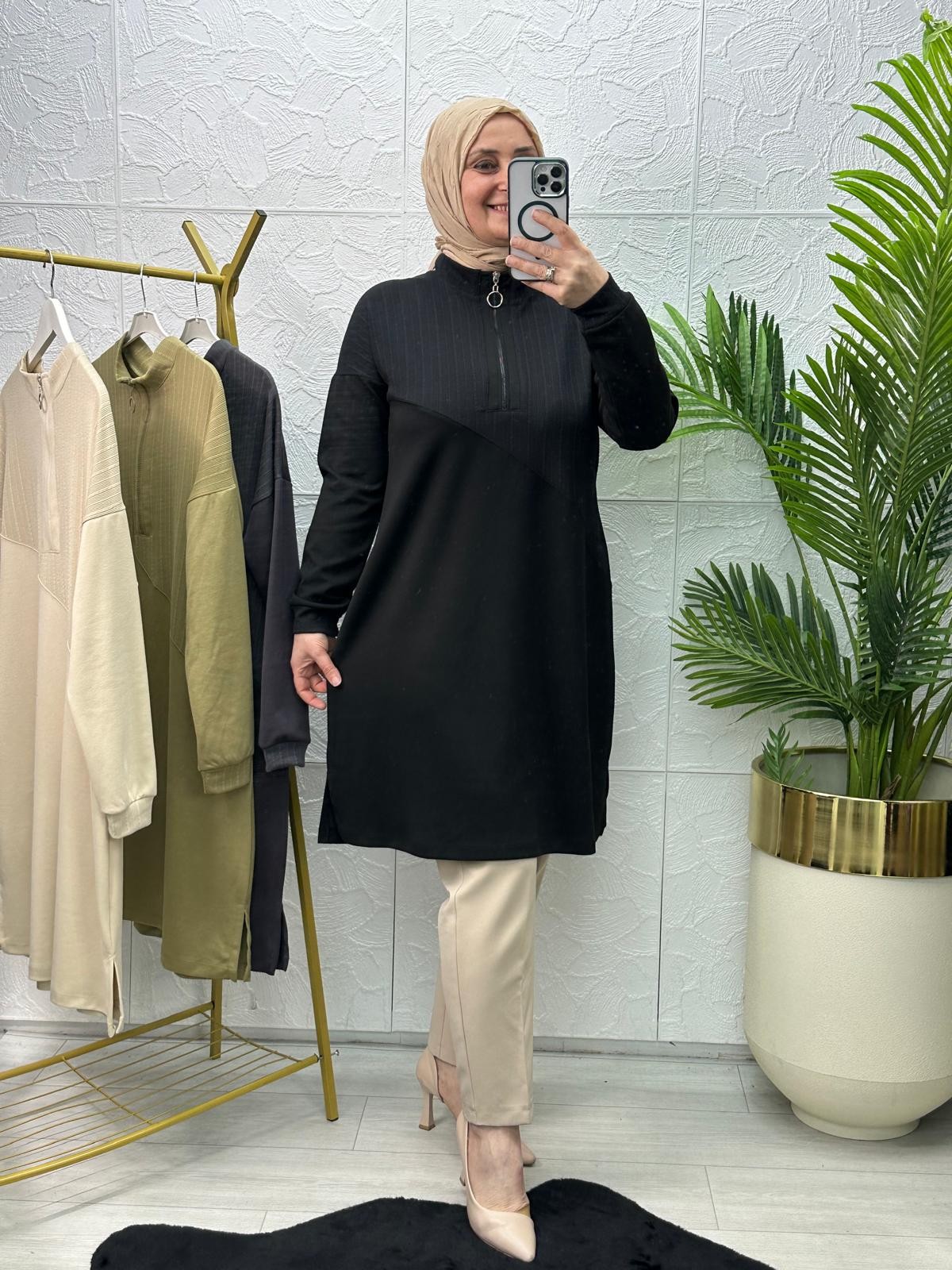 Arya Tunik