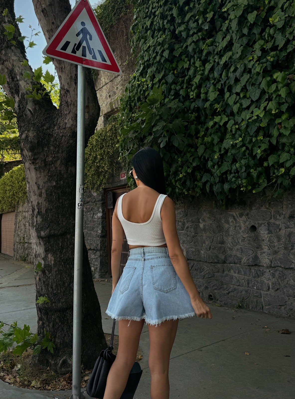 Geniş Paça Püsküllü Denim Şort