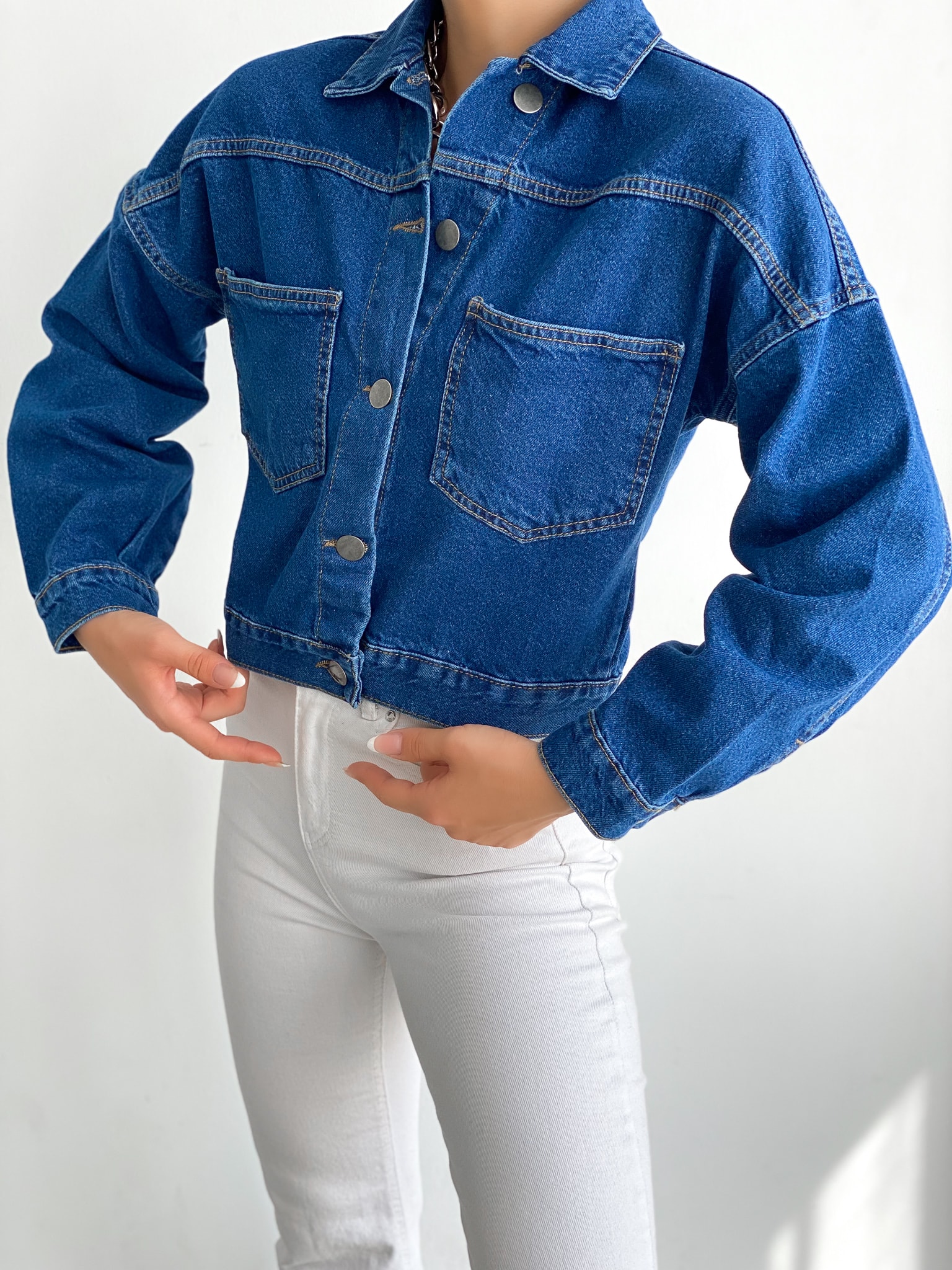 Çift Cepli Denim Crop Ceket - Görsel 3