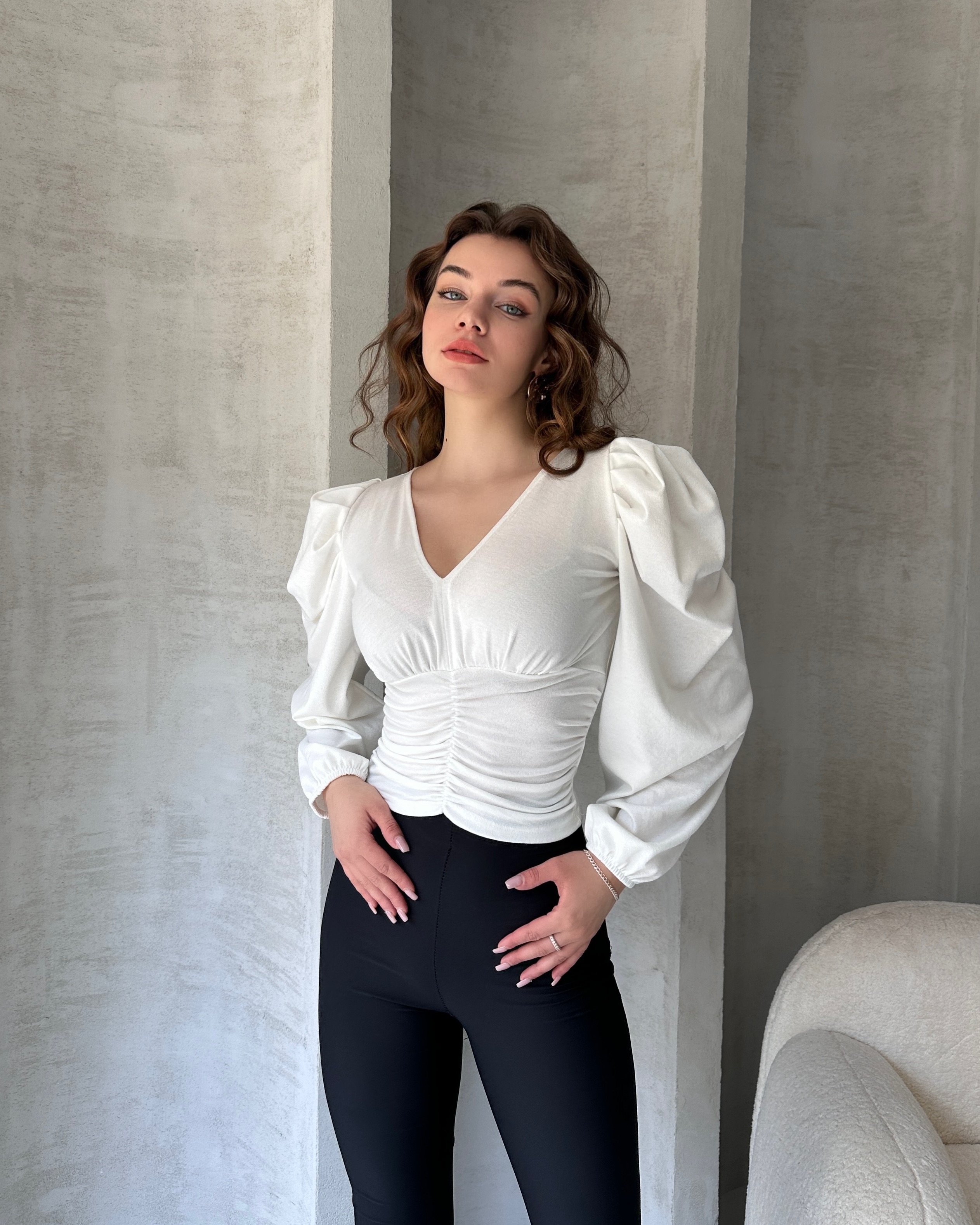 V Yaka Drape Detaylı Crep Bluz