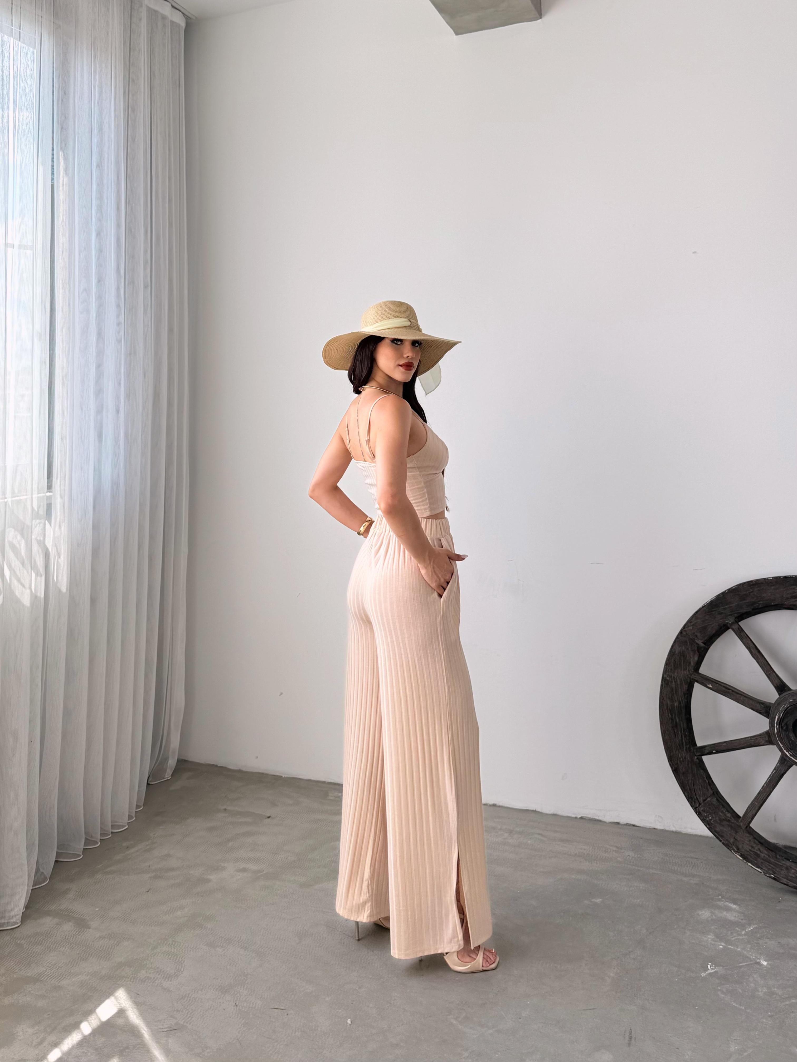 İp Askılı Crop Bluz Ve YIrtmaç Detaylı Pantolon İkili Takım