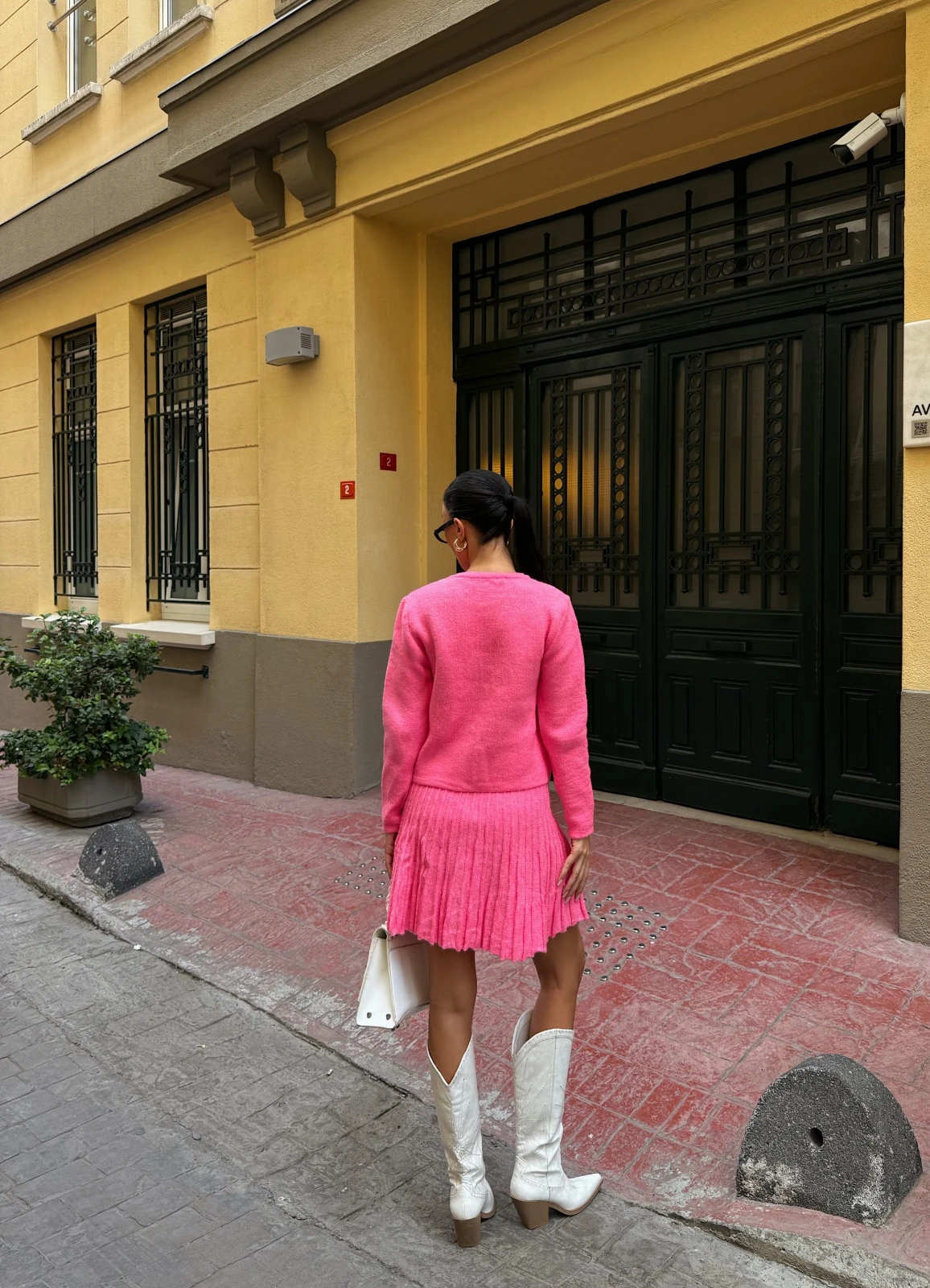 Bisiklet Yaka Hırka Ve Pile Detaylı Etek Triko Takım