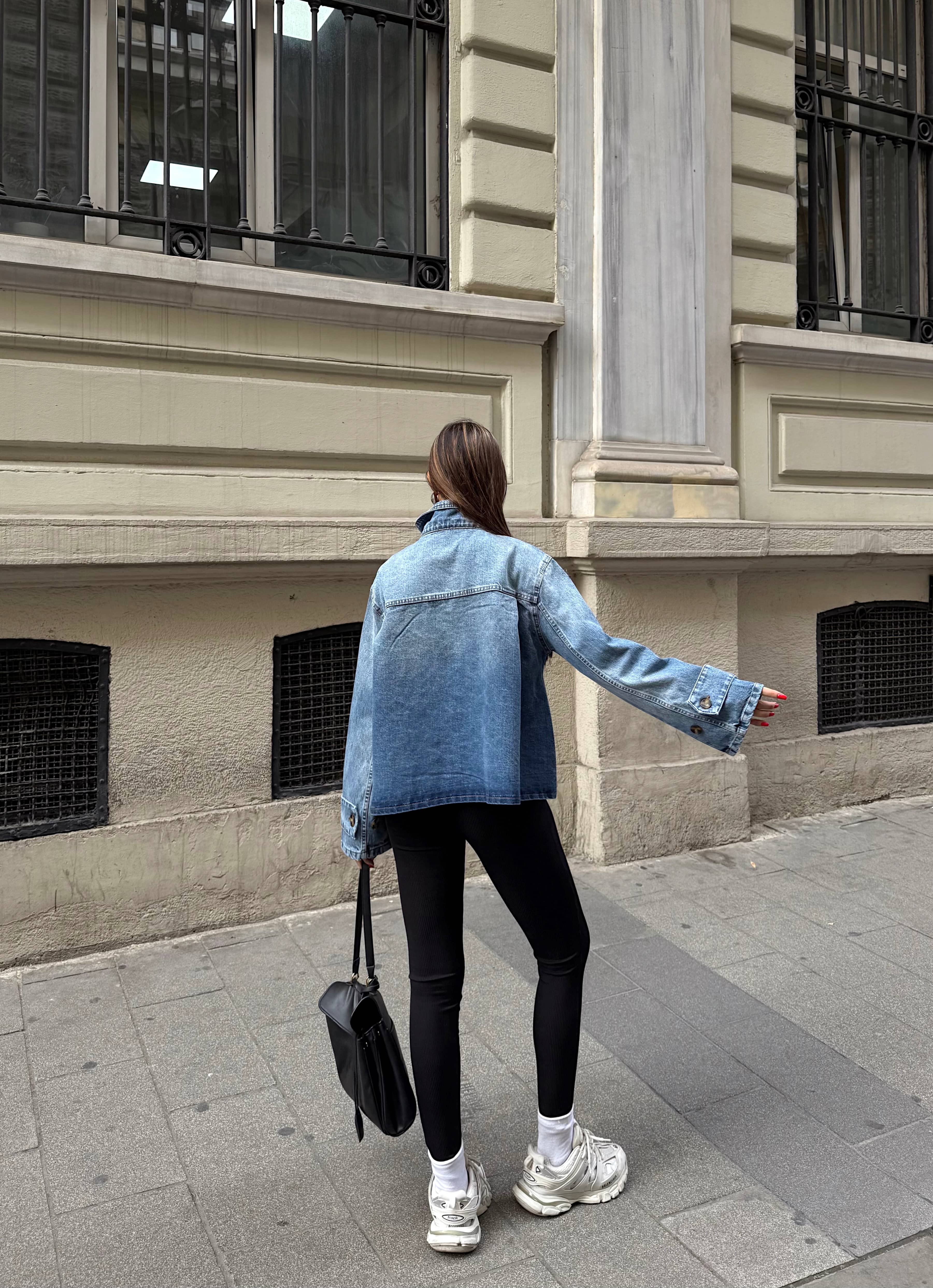 Yaka Detaylı Rahat Kesim Denim Ceket 