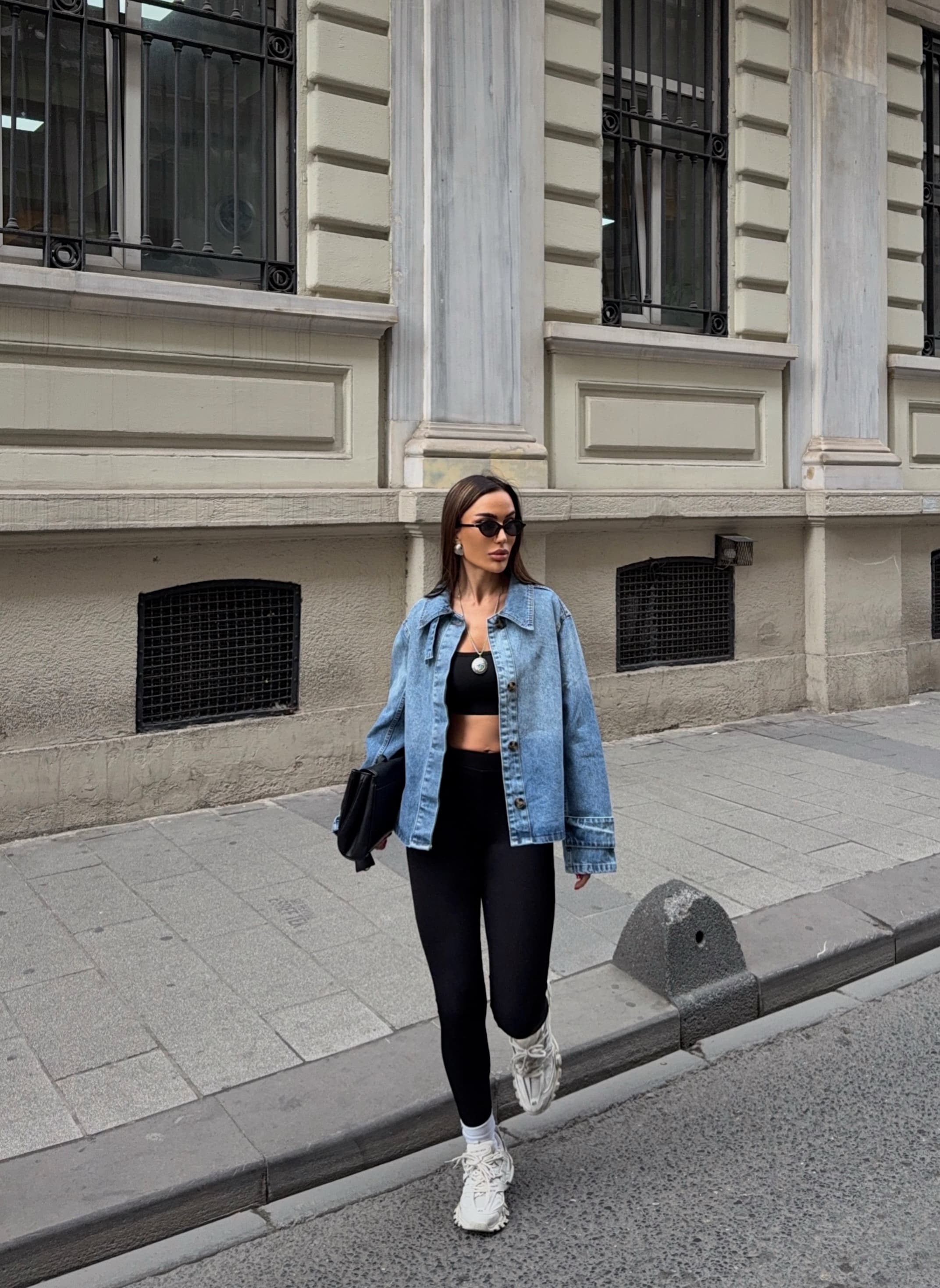 Yaka Detaylı Rahat Kesim Denim Ceket 