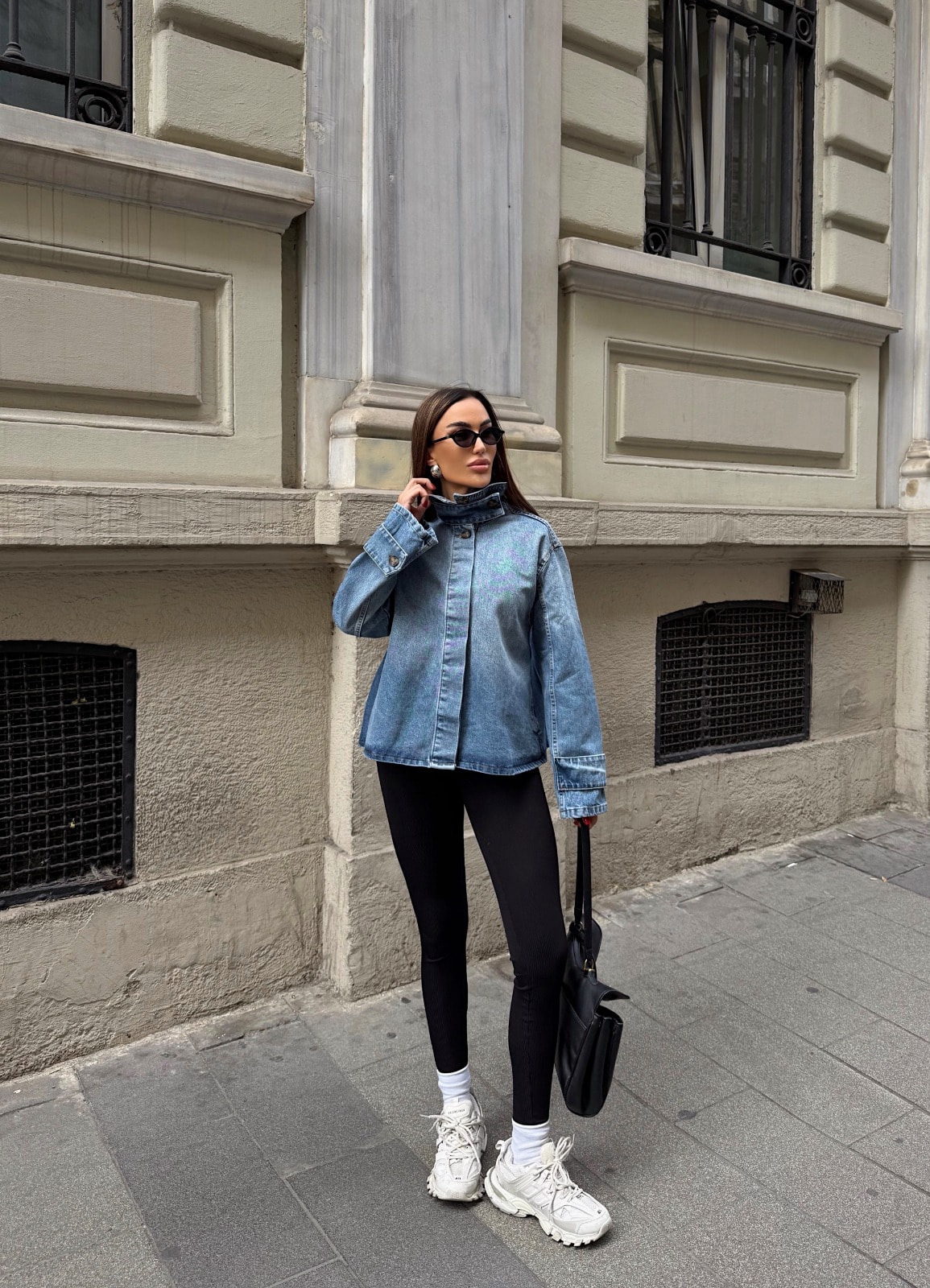 Yaka Detaylı Rahat Kesim Denim Ceket - Görsel 4