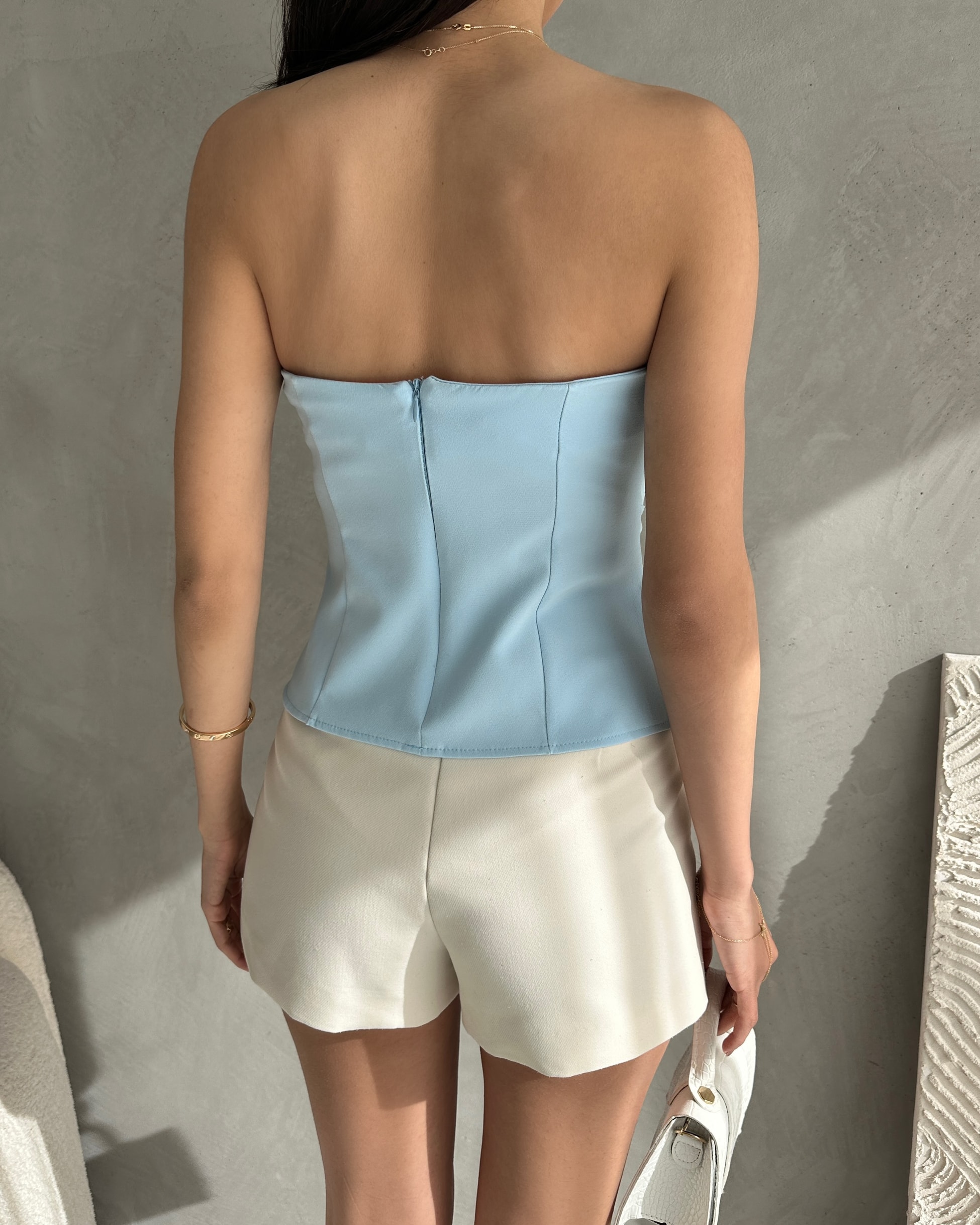 Straplez Beli Toka Detaylı Crep Bluz - Görsel 5