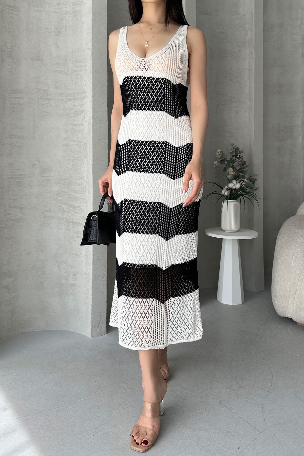 V Yaka Zigzag Detaylı Triko Elbise - EKRU