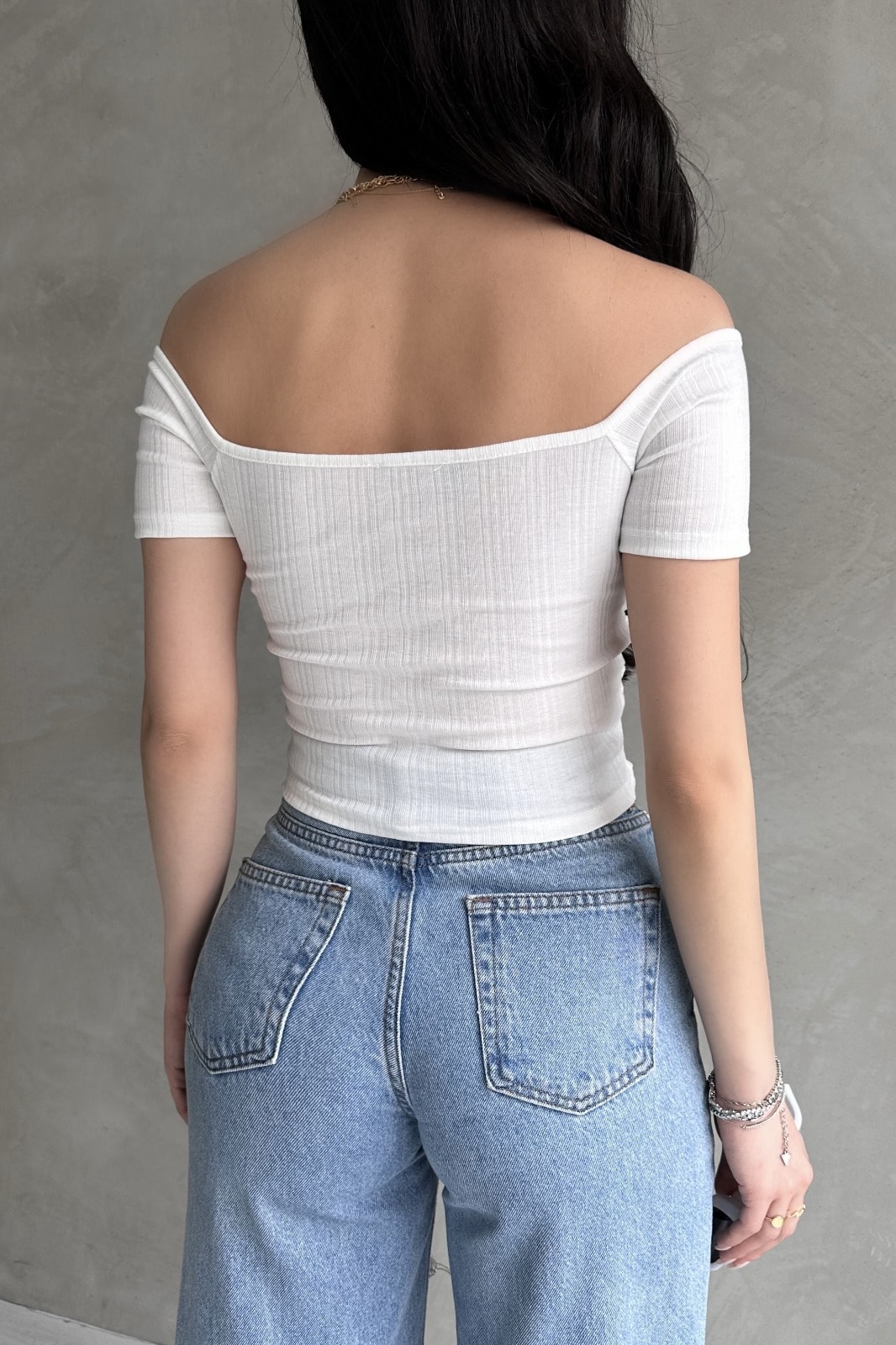 Kayık Yaka Gül Detaylı Crop Bluz - Görsel 5
