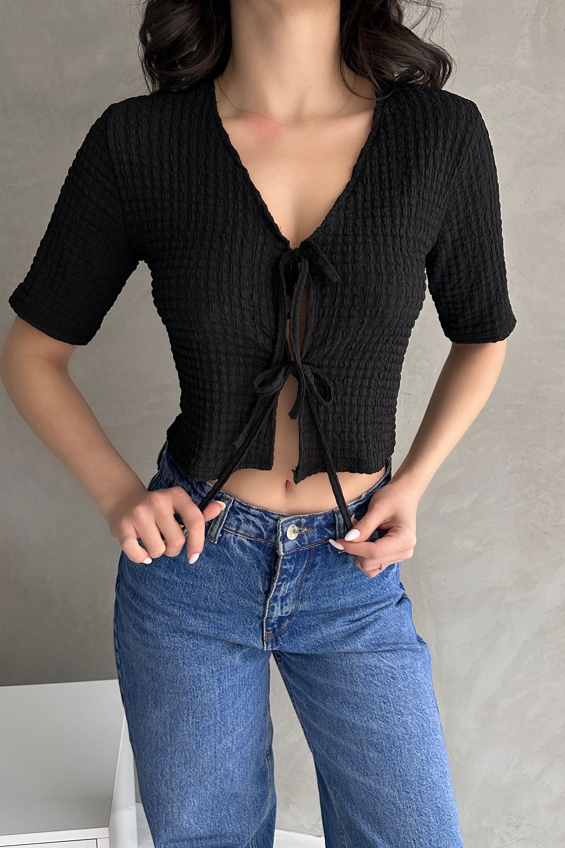 V Yaka Önü Bağlamalı Gofre Crop Bluz