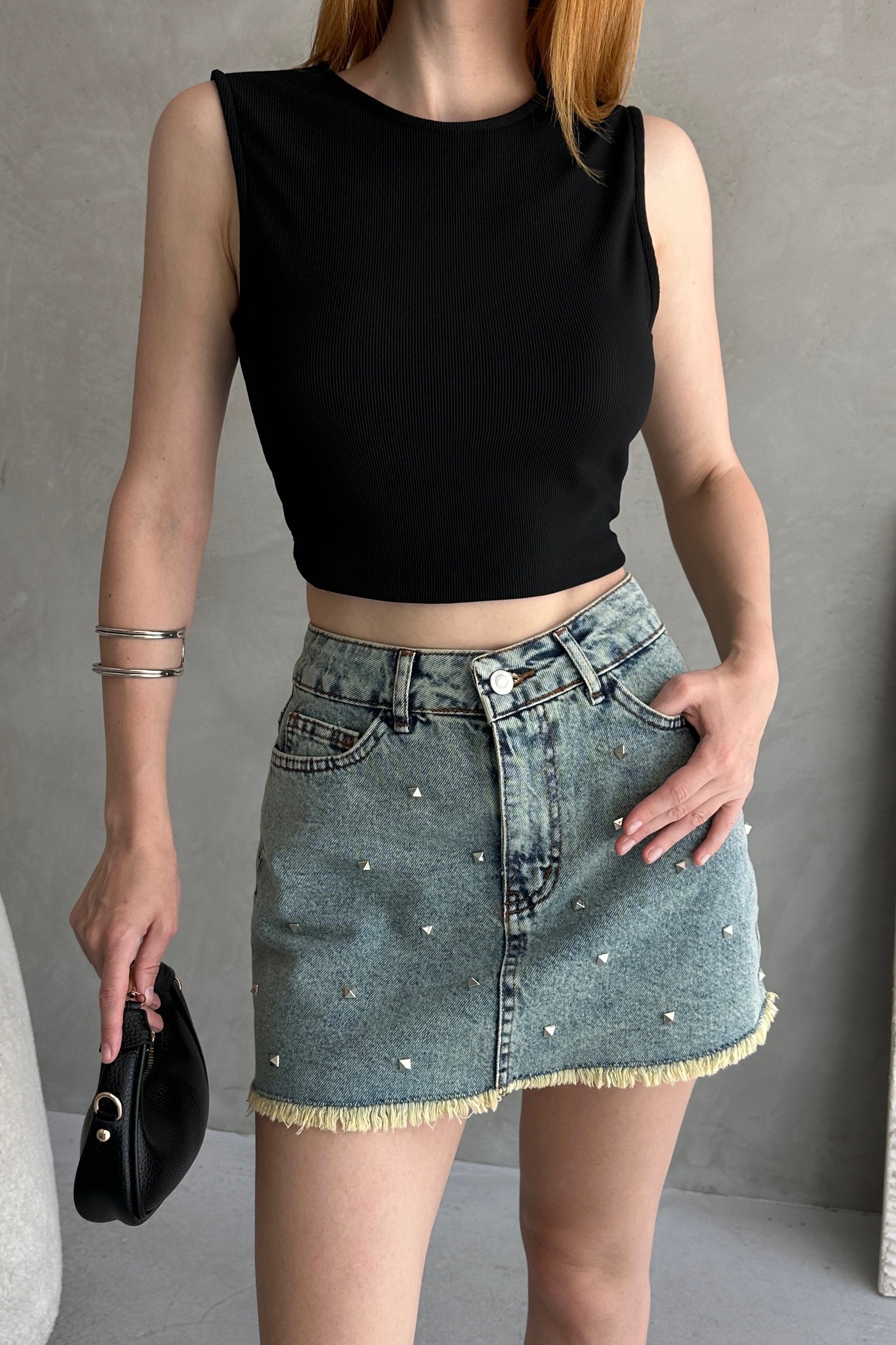 Sırtı Kemer Detaylı Kaşkorse Crop Bluz